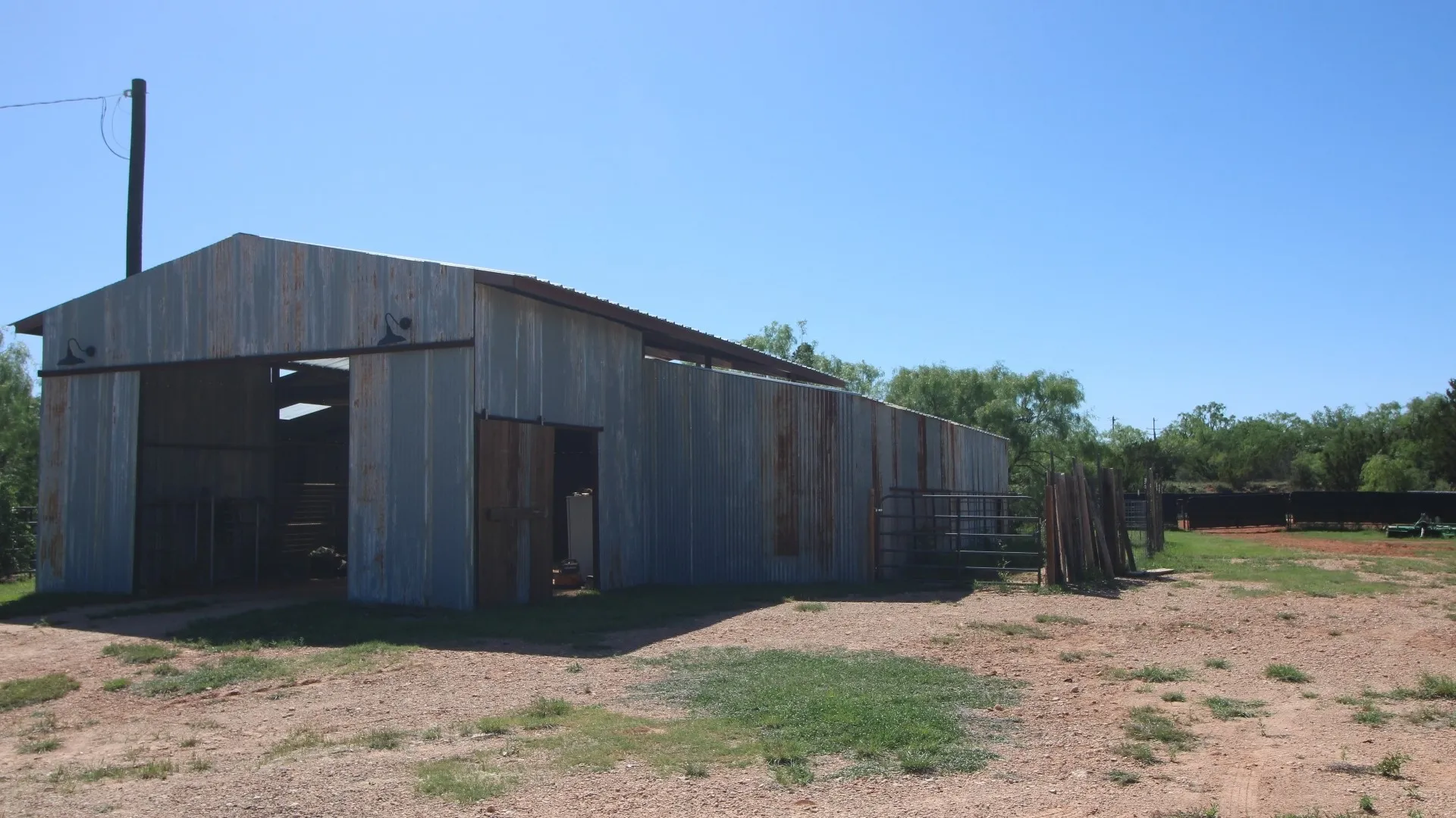 Farm For Sale in Taylor County , 525 County Road 310, Abilene, Texas 79606, 4 Bedroom, 3 Bathroom, Garage spaces, 4,300 Sqft, built in 2009, mls#21152952, Real Estate Agent in Abilene, Homes For Sale in Taylor county, Homes For Sale in Abilene, Realtor in Abilene Texas, Real Estate Brokerage Independent Realty Texas, Luminita Cordes Realtor