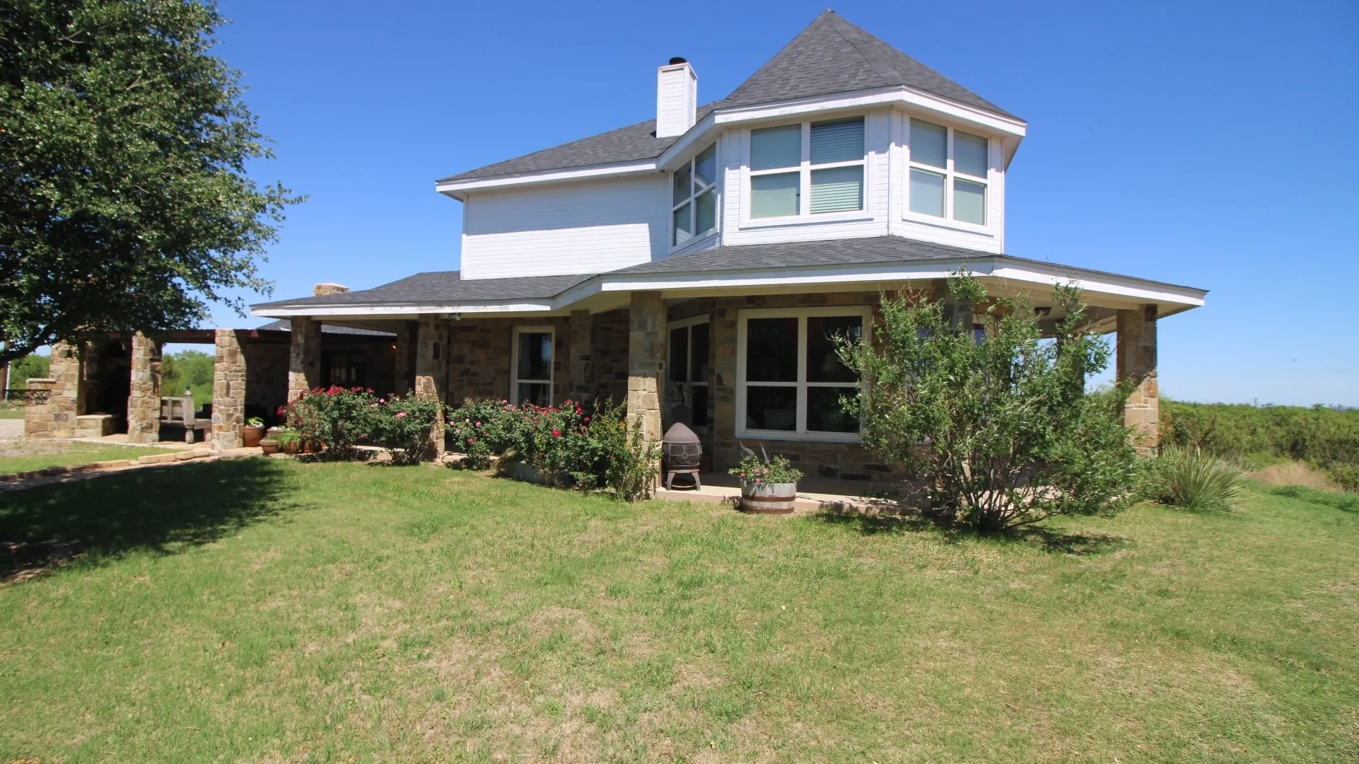 Farm For Sale in Taylor County , 525 County Road 310, Abilene, Texas 79606, 4 Bedroom, 3 Bathroom, Garage spaces, 4,300 Sqft, built in 2009, mls#21152952, Real Estate Agent in Abilene, Homes For Sale in Taylor county, Homes For Sale in Abilene, Realtor in Abilene Texas, Real Estate Brokerage Independent Realty Texas, Luminita Cordes Realtor