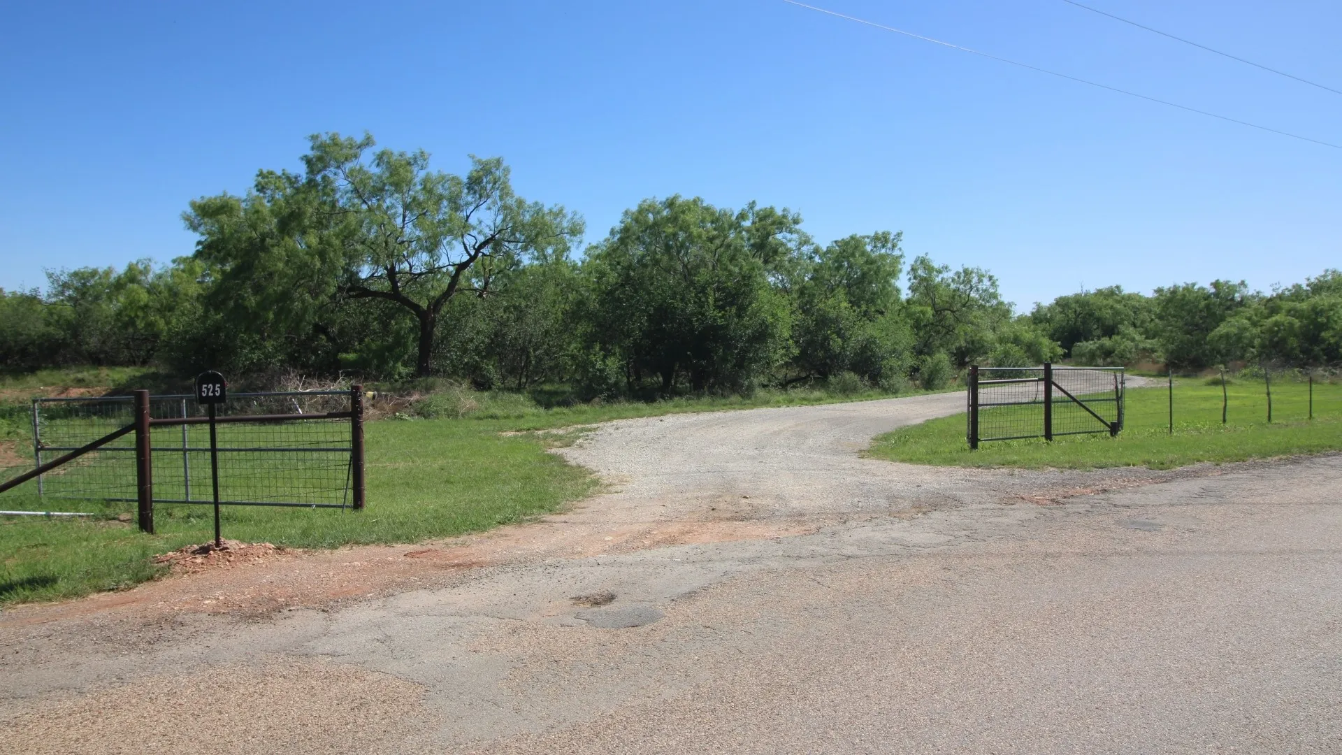 Farm For Sale in Taylor County , 525 County Road 310, Abilene, Texas 79606, 4 Bedroom, 3 Bathroom, Garage spaces, 4,300 Sqft, built in 2009, mls#21152952, Real Estate Agent in Abilene, Homes For Sale in Taylor county, Homes For Sale in Abilene, Realtor in Abilene Texas, Real Estate Brokerage Independent Realty Texas, Luminita Cordes Realtor