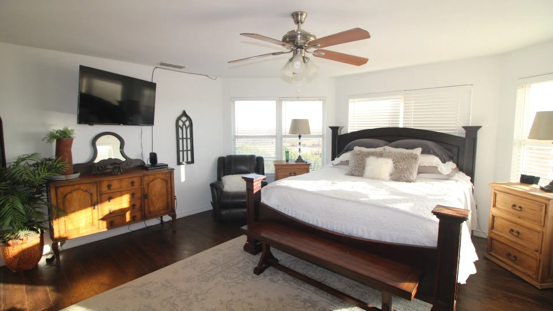 Farm For Sale in Taylor County , 525 County Road 310, Abilene, Texas 79606, 4 Bedroom, 3 Bathroom, Garage spaces, 4,300 Sqft, built in 2009, mls#21152952, Real Estate Agent in Abilene, Homes For Sale in Taylor county, Homes For Sale in Abilene, Realtor in Abilene Texas, Real Estate Brokerage Independent Realty Texas, Luminita Cordes Realtor