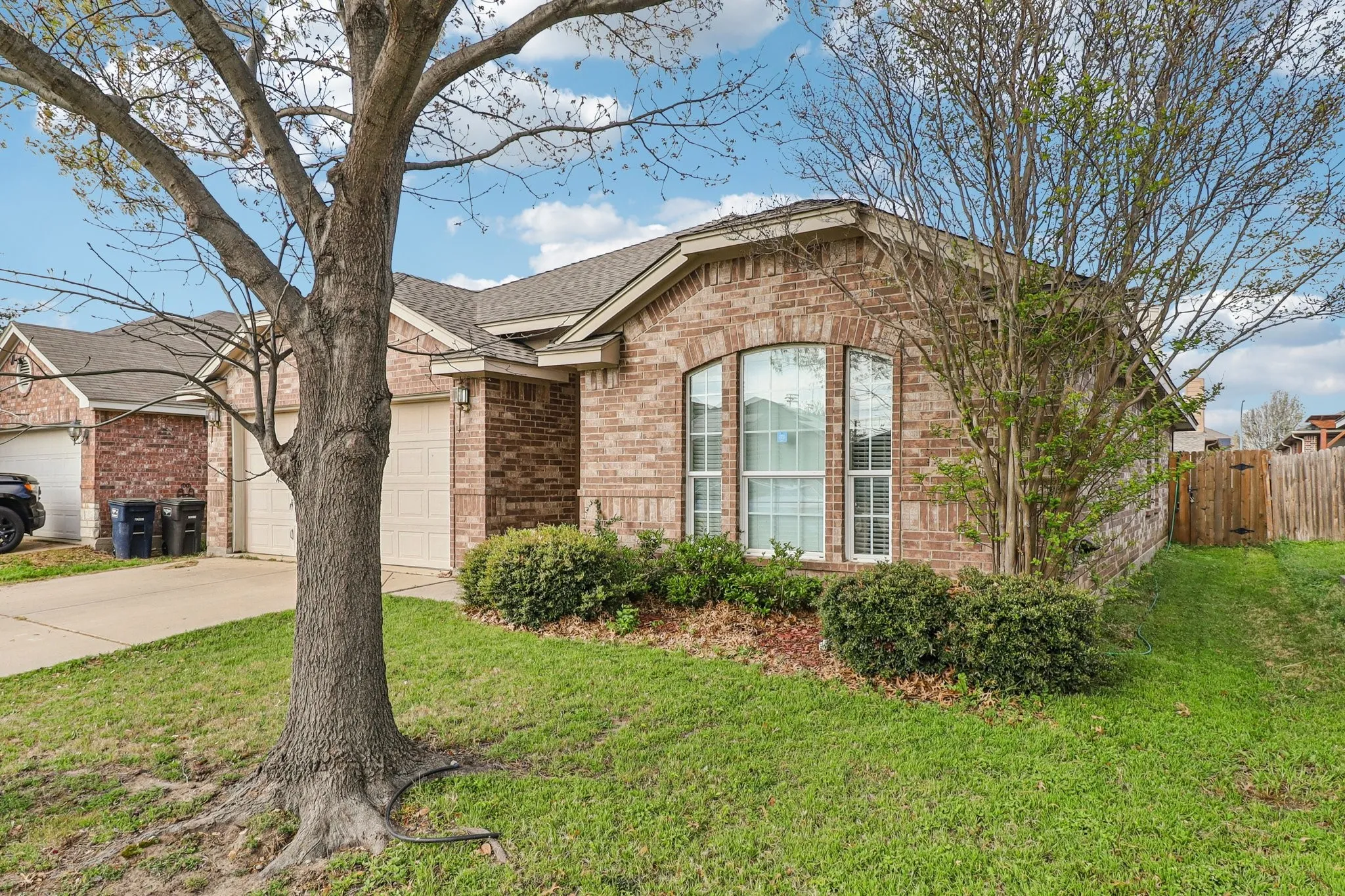 Single Family Residence For Sale in Tarrant County , 8221 Mule Deer Run, Fort Worth, Texas 76179, 3 Bedroom, 2 Bathroom, 2 Garage spaces, 1,614 Sqft, built in 2008, Preowned, mls#21146005, Real Estate Agent in Fort Worth, Homes For Sale in Tarrant county, Homes For Sale in Fort Worth, Realtor in Fort Worth Texas, Real Estate Brokerage Independent Realty Texas, Luminita Cordes Realtor