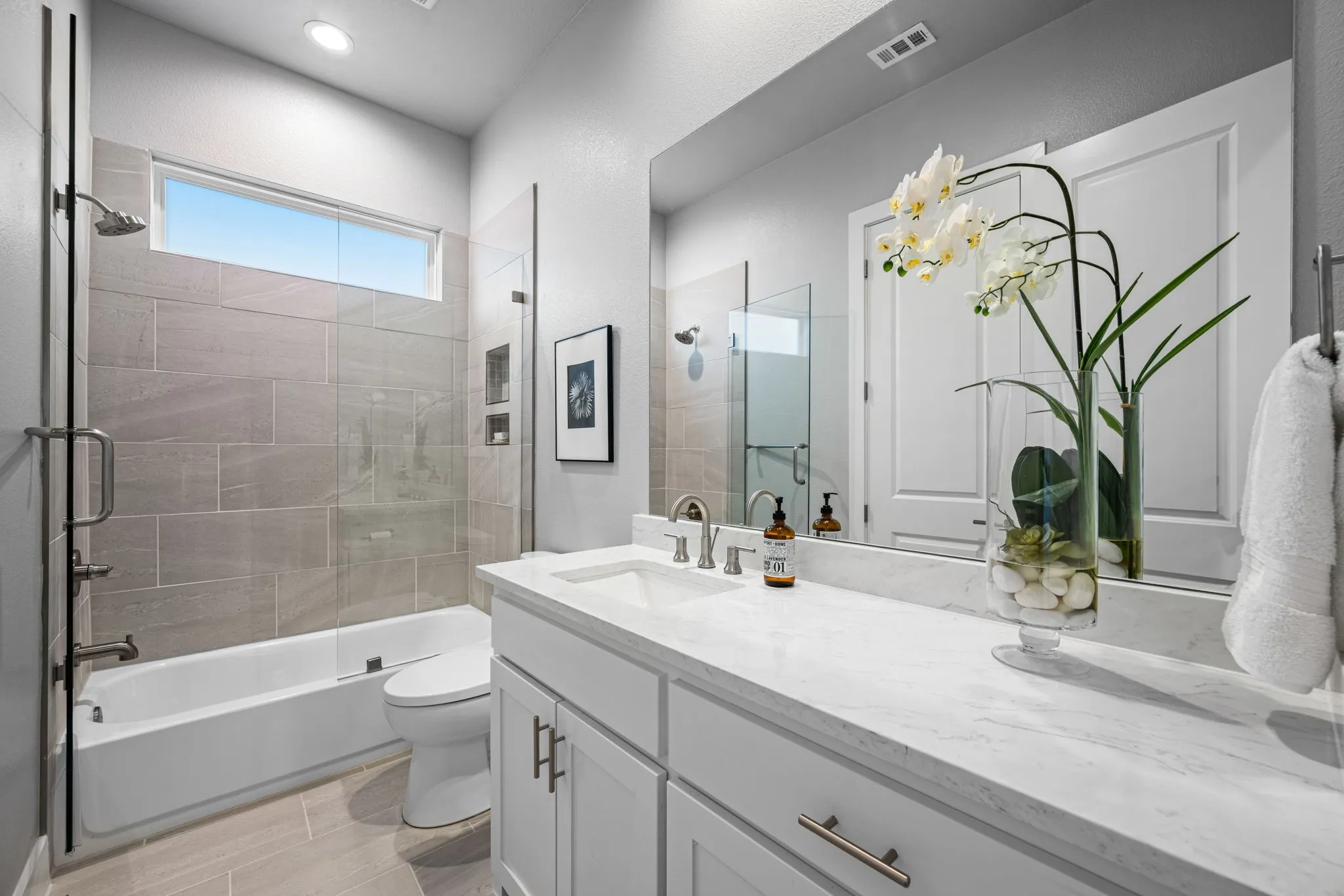 Single Family Residence For Sale in Dallas County , 4138 Entrada Way, Dallas, Texas 75219, 3 Bedroom, 4 Bathroom, 2 Garage spaces, 3,418 Sqft, built in 2022, mls#21153812, Real Estate Agent in Dallas, Homes For Sale in Dallas county, Homes For Sale in Dallas, Realtor in Dallas Texas, Real Estate Brokerage Independent Realty Texas, Luminita Cordes Realtor
