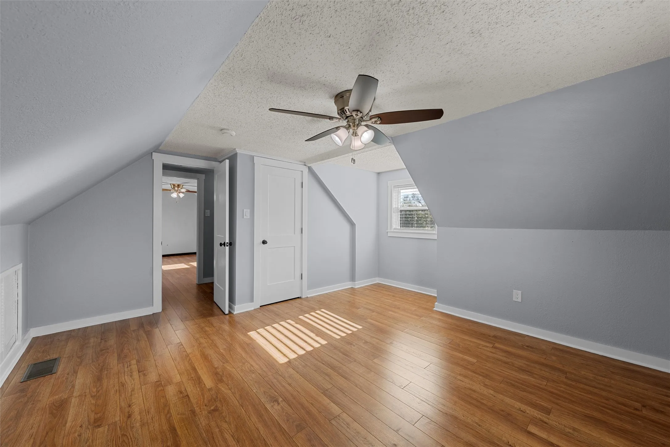 Single Family Residence For Sale in Mc Lennan County , 398 Bluebonnett Lane, Lorena, Texas 76655, 4 Bedroom, 2 Bathroom, 1 Garage spaces, 2,340 Sqft, built in 1981, mls#21153850, Real Estate Agent in Lorena, Homes For Sale in Mc Lennan county, Homes For Sale in Lorena, Realtor in Lorena Texas, Real Estate Brokerage Independent Realty Texas, Luminita Cordes Realtor