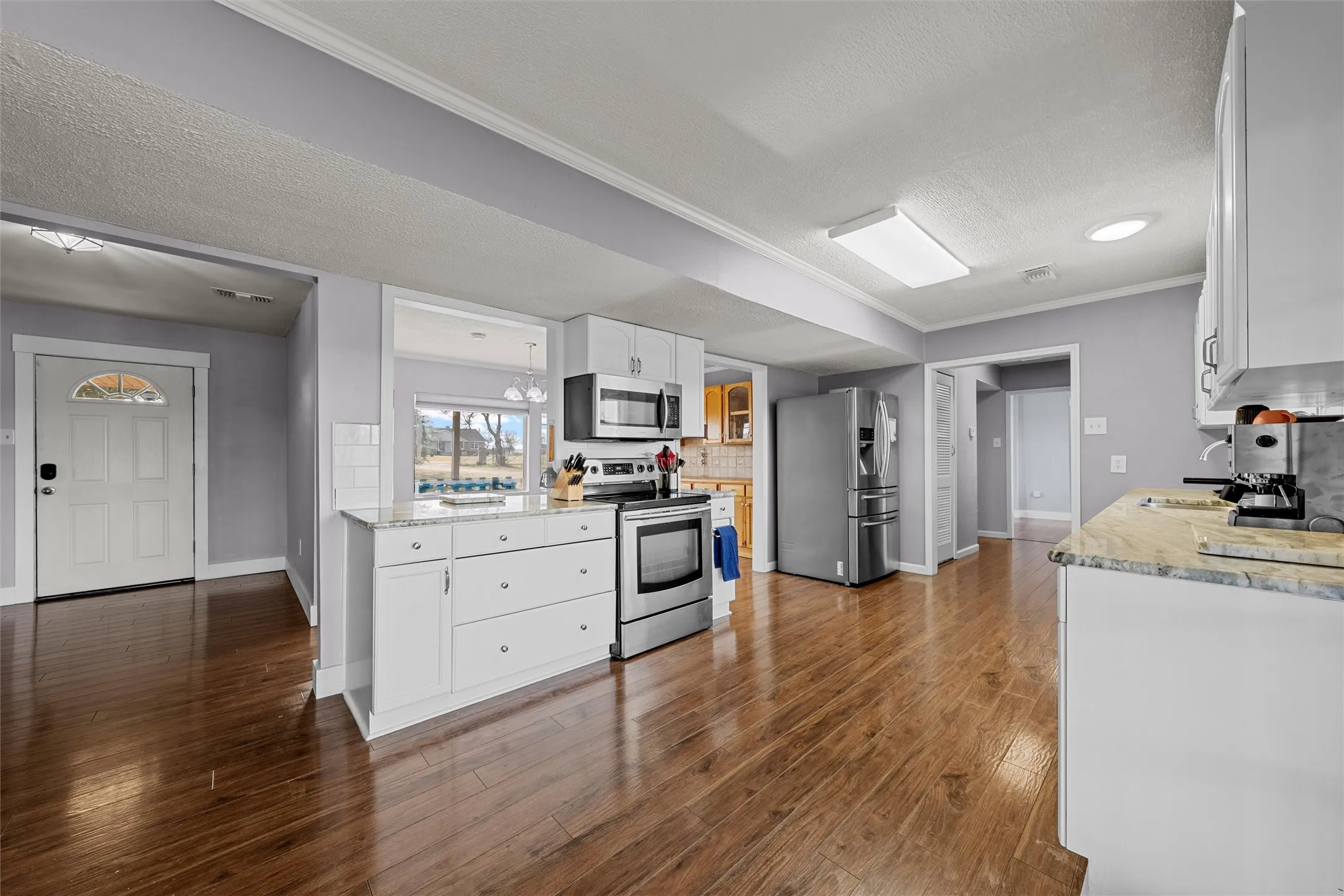 Single Family Residence For Sale in Mc Lennan County , 398 Bluebonnett Lane, Lorena, Texas 76655, 4 Bedroom, 2 Bathroom, 1 Garage spaces, 2,340 Sqft, built in 1981, mls#21153850, Real Estate Agent in Lorena, Homes For Sale in Mc Lennan county, Homes For Sale in Lorena, Realtor in Lorena Texas, Real Estate Brokerage Independent Realty Texas, Luminita Cordes Realtor