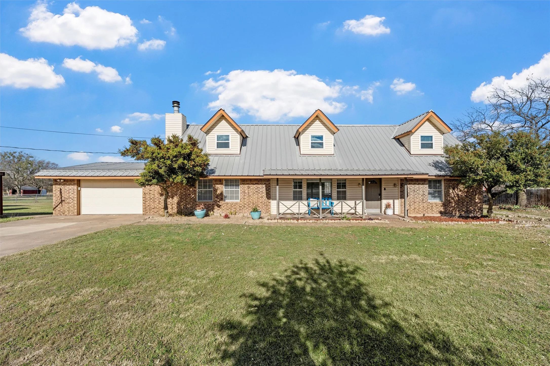 Single Family Residence For Sale in Mc Lennan County , 398 Bluebonnett Lane, Lorena, Texas 76655, 4 Bedroom, 2 Bathroom, 1 Garage spaces, 2,340 Sqft, built in 1981, mls#21153850, Real Estate Agent in Lorena, Homes For Sale in Mc Lennan county, Homes For Sale in Lorena, Realtor in Lorena Texas, Real Estate Brokerage Independent Realty Texas, Luminita Cordes Realtor