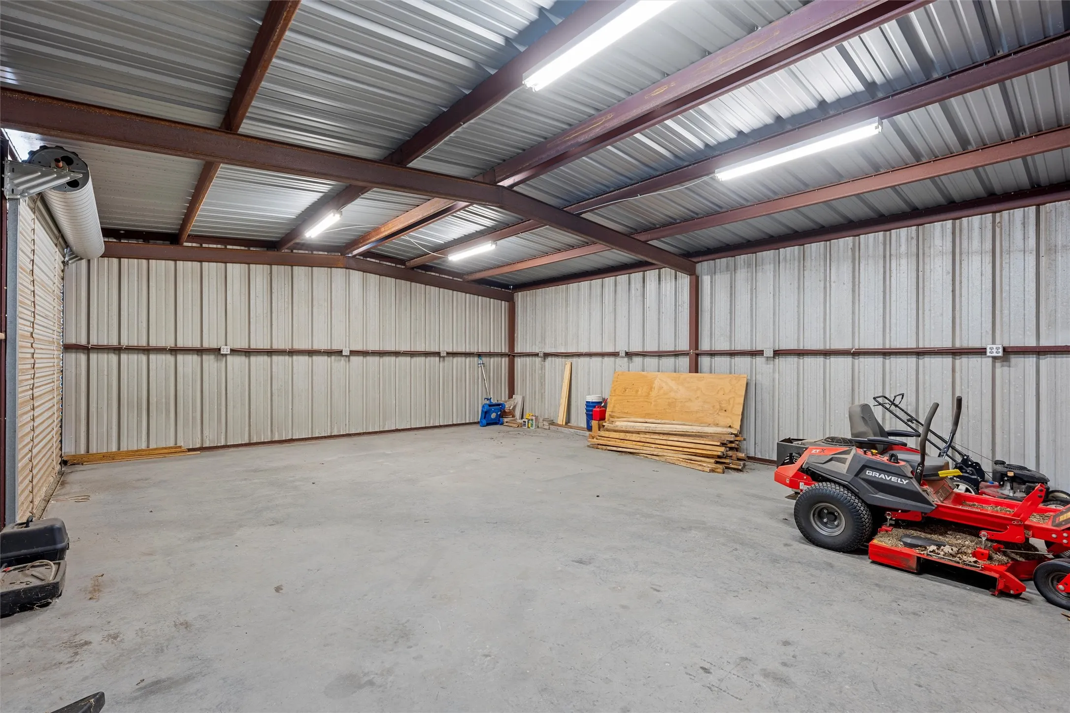 Single Family Residence For Sale in Mc Lennan County , 398 Bluebonnett Lane, Lorena, Texas 76655, 4 Bedroom, 2 Bathroom, 1 Garage spaces, 2,340 Sqft, built in 1981, mls#21153850, Real Estate Agent in Lorena, Homes For Sale in Mc Lennan county, Homes For Sale in Lorena, Realtor in Lorena Texas, Real Estate Brokerage Independent Realty Texas, Luminita Cordes Realtor