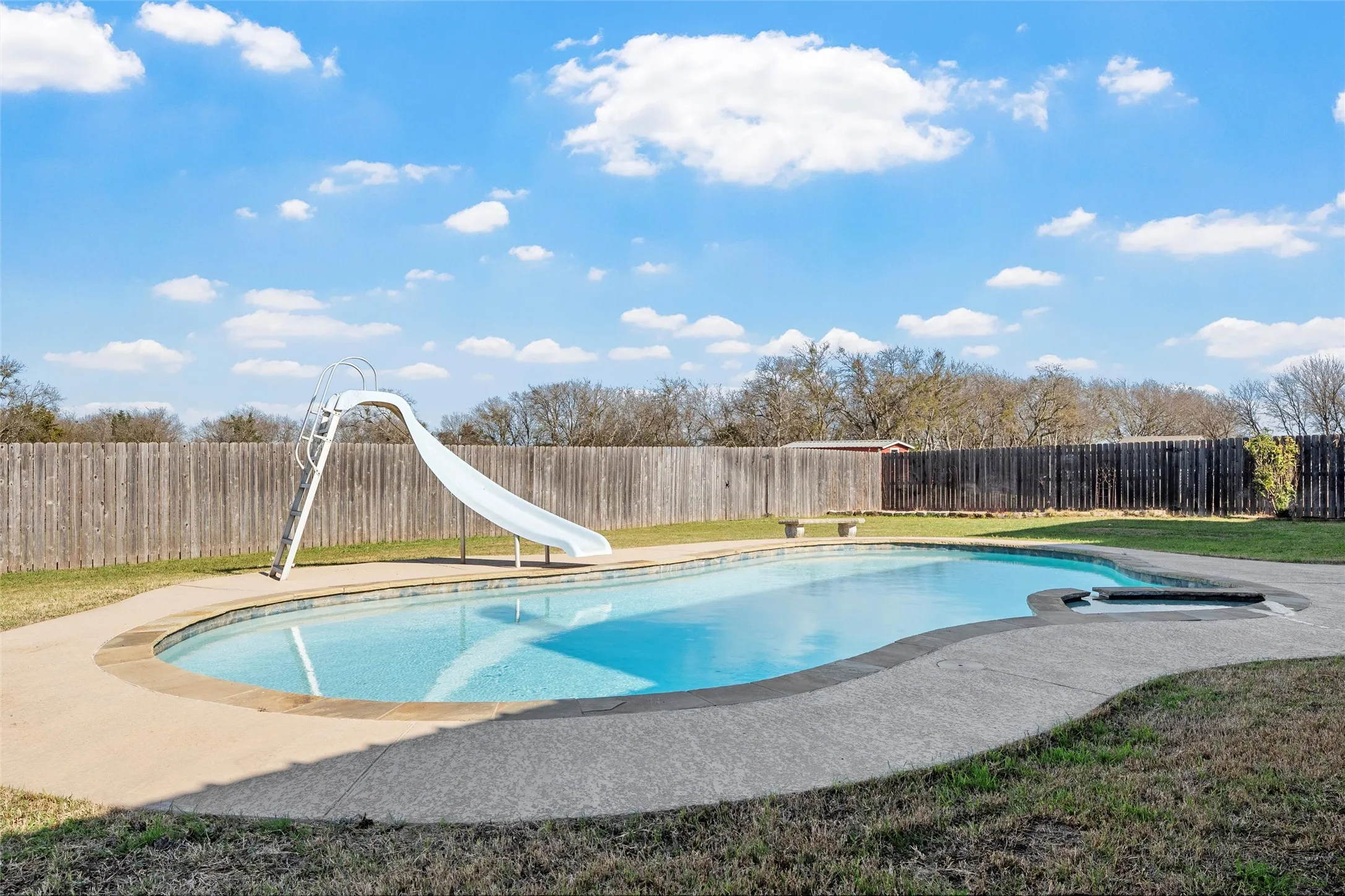 Single Family Residence For Sale in Mc Lennan County , 398 Bluebonnett Lane, Lorena, Texas 76655, 4 Bedroom, 2 Bathroom, 1 Garage spaces, 2,340 Sqft, built in 1981, mls#21153850, Real Estate Agent in Lorena, Homes For Sale in Mc Lennan county, Homes For Sale in Lorena, Realtor in Lorena Texas, Real Estate Brokerage Independent Realty Texas, Luminita Cordes Realtor