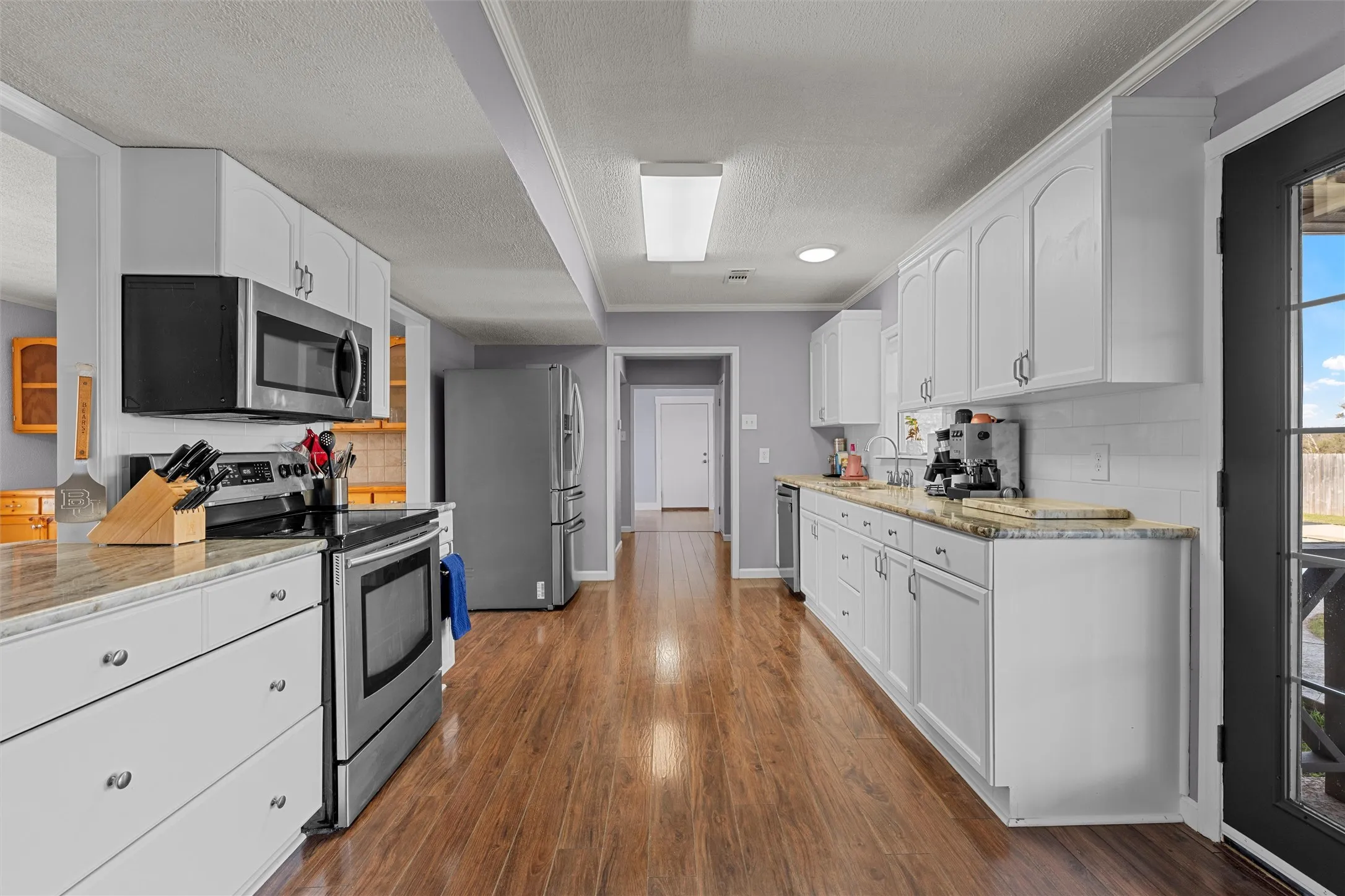 Single Family Residence For Sale in Mc Lennan County , 398 Bluebonnett Lane, Lorena, Texas 76655, 4 Bedroom, 2 Bathroom, 1 Garage spaces, 2,340 Sqft, built in 1981, mls#21153850, Real Estate Agent in Lorena, Homes For Sale in Mc Lennan county, Homes For Sale in Lorena, Realtor in Lorena Texas, Real Estate Brokerage Independent Realty Texas, Luminita Cordes Realtor