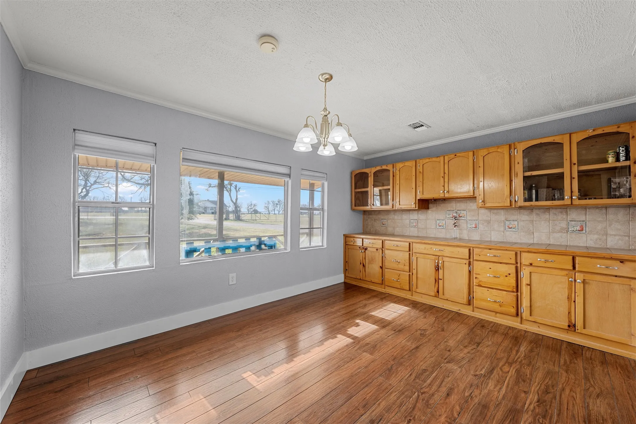 Single Family Residence For Sale in Mc Lennan County , 398 Bluebonnett Lane, Lorena, Texas 76655, 4 Bedroom, 2 Bathroom, 1 Garage spaces, 2,340 Sqft, built in 1981, mls#21153850, Real Estate Agent in Lorena, Homes For Sale in Mc Lennan county, Homes For Sale in Lorena, Realtor in Lorena Texas, Real Estate Brokerage Independent Realty Texas, Luminita Cordes Realtor