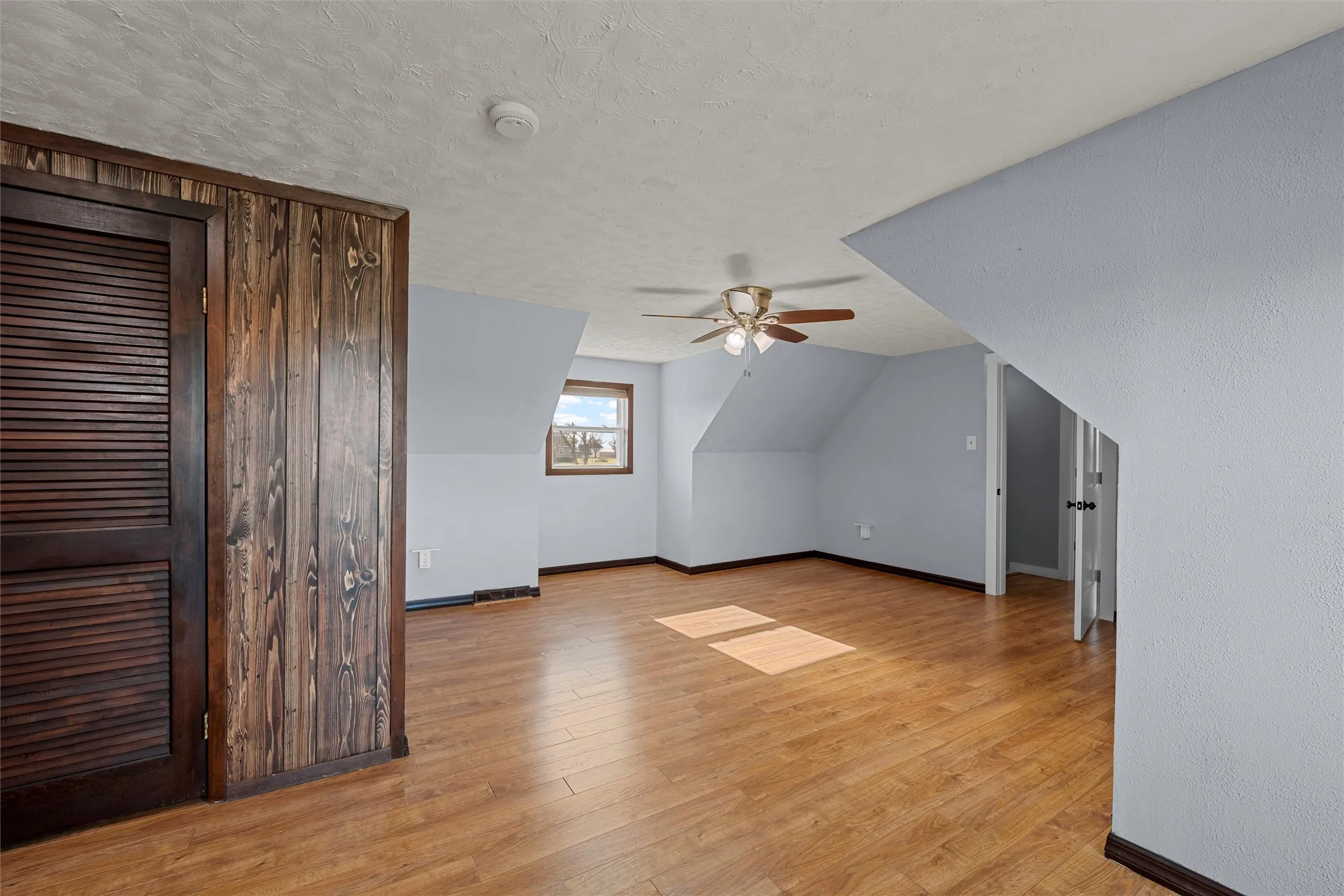 Single Family Residence For Sale in Mc Lennan County , 398 Bluebonnett Lane, Lorena, Texas 76655, 4 Bedroom, 2 Bathroom, 1 Garage spaces, 2,340 Sqft, built in 1981, mls#21153850, Real Estate Agent in Lorena, Homes For Sale in Mc Lennan county, Homes For Sale in Lorena, Realtor in Lorena Texas, Real Estate Brokerage Independent Realty Texas, Luminita Cordes Realtor