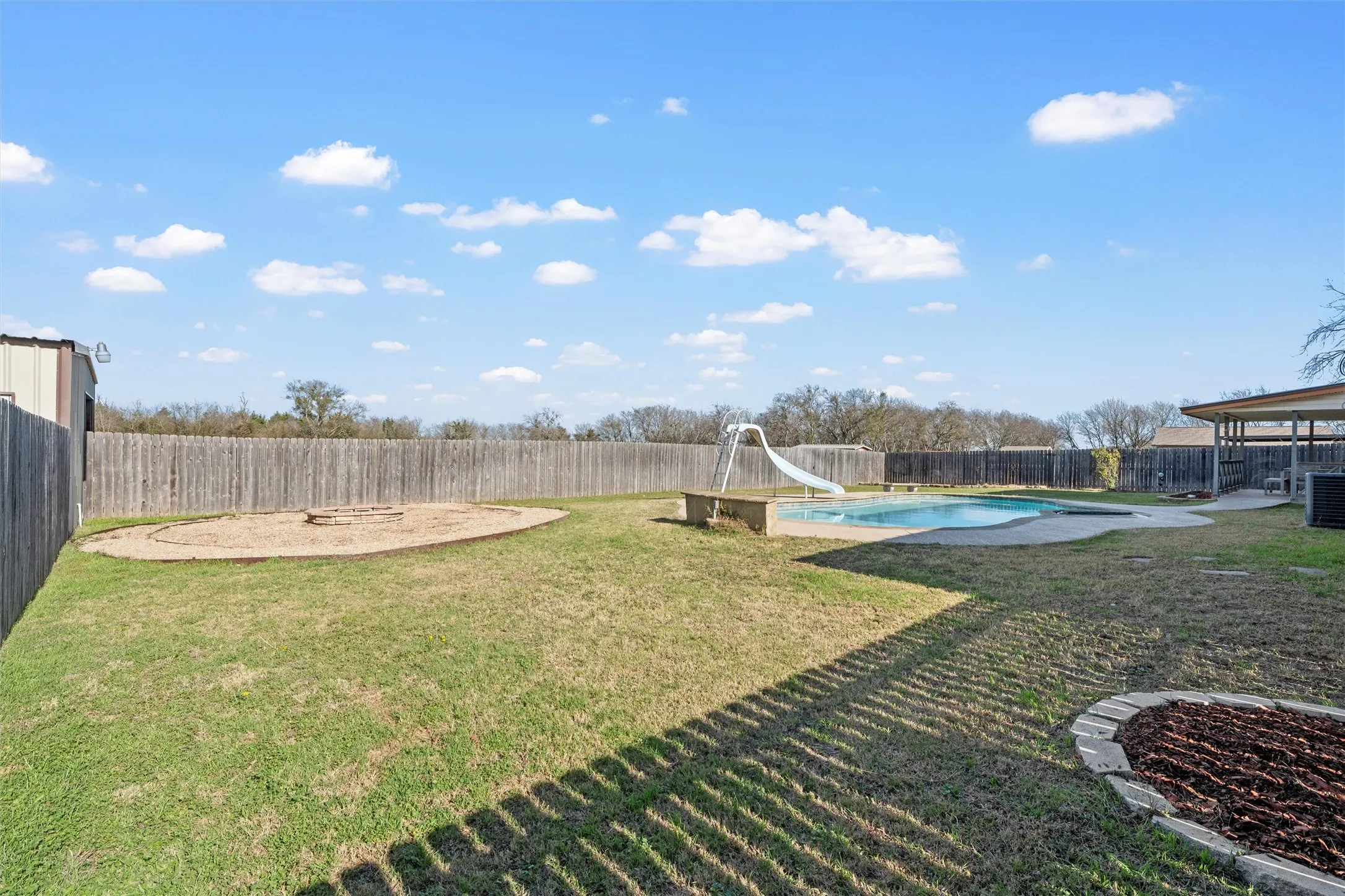 Single Family Residence For Sale in Mc Lennan County , 398 Bluebonnett Lane, Lorena, Texas 76655, 4 Bedroom, 2 Bathroom, 1 Garage spaces, 2,340 Sqft, built in 1981, mls#21153850, Real Estate Agent in Lorena, Homes For Sale in Mc Lennan county, Homes For Sale in Lorena, Realtor in Lorena Texas, Real Estate Brokerage Independent Realty Texas, Luminita Cordes Realtor