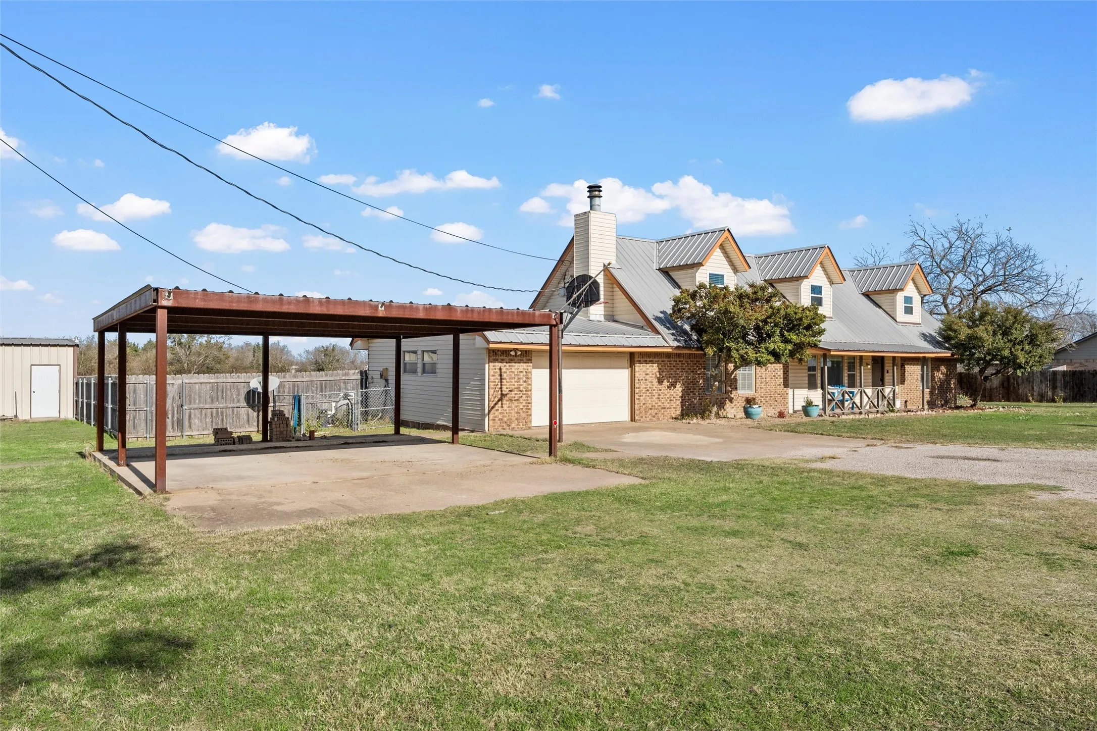 Single Family Residence For Sale in Mc Lennan County , 398 Bluebonnett Lane, Lorena, Texas 76655, 4 Bedroom, 2 Bathroom, 1 Garage spaces, 2,340 Sqft, built in 1981, mls#21153850, Real Estate Agent in Lorena, Homes For Sale in Mc Lennan county, Homes For Sale in Lorena, Realtor in Lorena Texas, Real Estate Brokerage Independent Realty Texas, Luminita Cordes Realtor