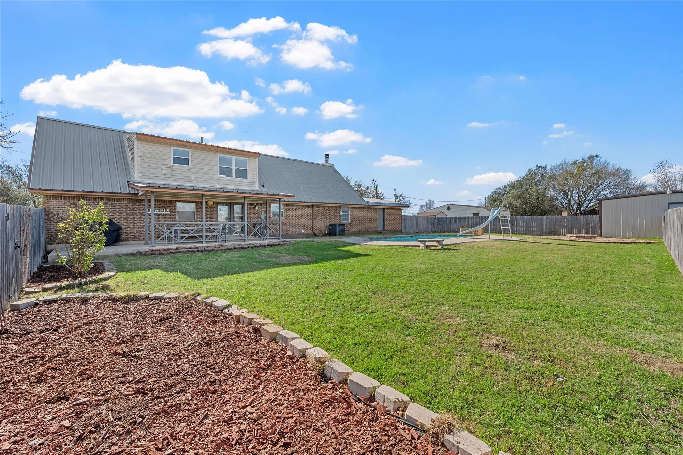 Single Family Residence For Sale in Mc Lennan County , 398 Bluebonnett Lane, Lorena, Texas 76655, 4 Bedroom, 2 Bathroom, 1 Garage spaces, 2,340 Sqft, built in 1981, mls#21153850, Real Estate Agent in Lorena, Homes For Sale in Mc Lennan county, Homes For Sale in Lorena, Realtor in Lorena Texas, Real Estate Brokerage Independent Realty Texas, Luminita Cordes Realtor