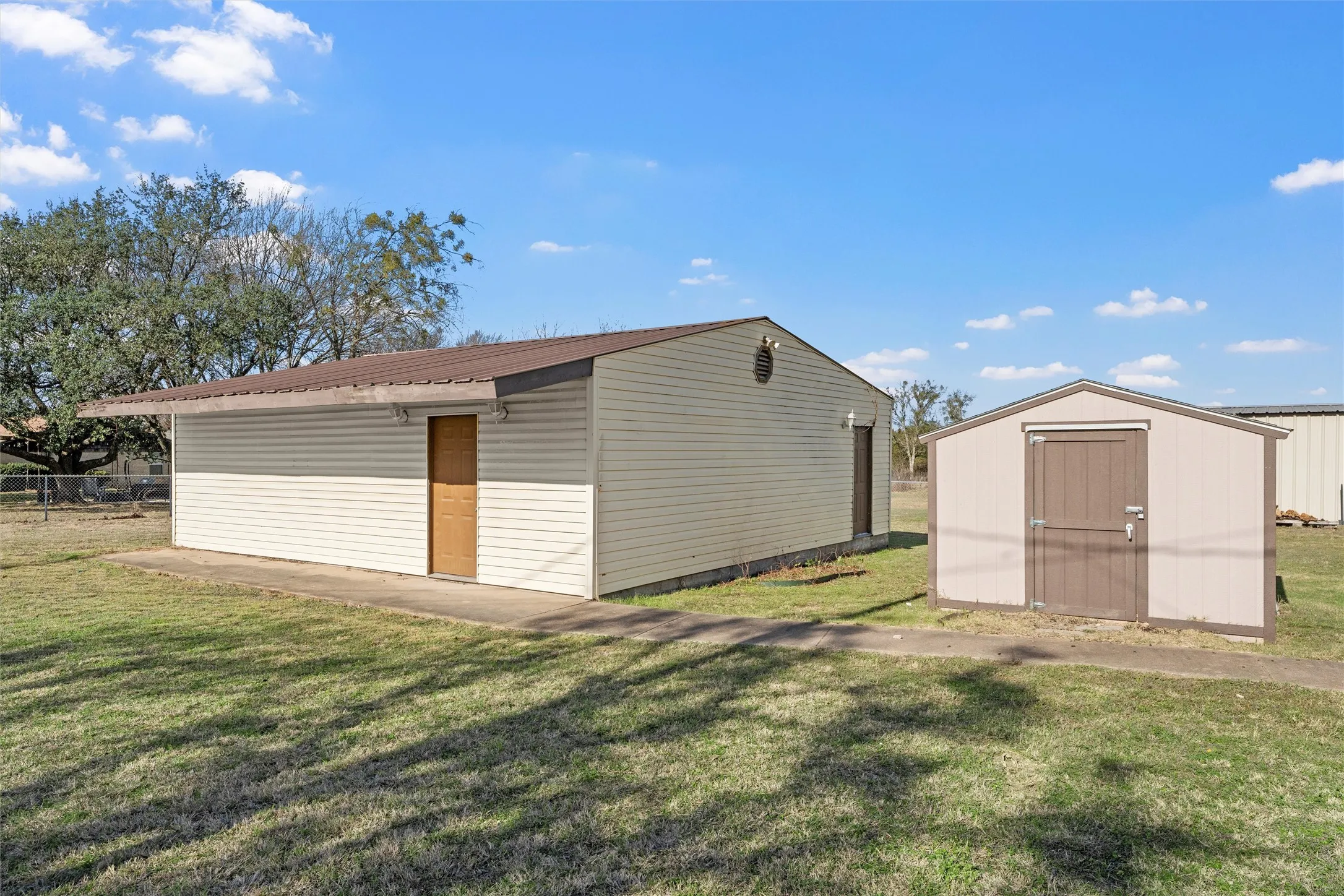 Single Family Residence For Sale in Mc Lennan County , 398 Bluebonnett Lane, Lorena, Texas 76655, 4 Bedroom, 2 Bathroom, 1 Garage spaces, 2,340 Sqft, built in 1981, mls#21153850, Real Estate Agent in Lorena, Homes For Sale in Mc Lennan county, Homes For Sale in Lorena, Realtor in Lorena Texas, Real Estate Brokerage Independent Realty Texas, Luminita Cordes Realtor