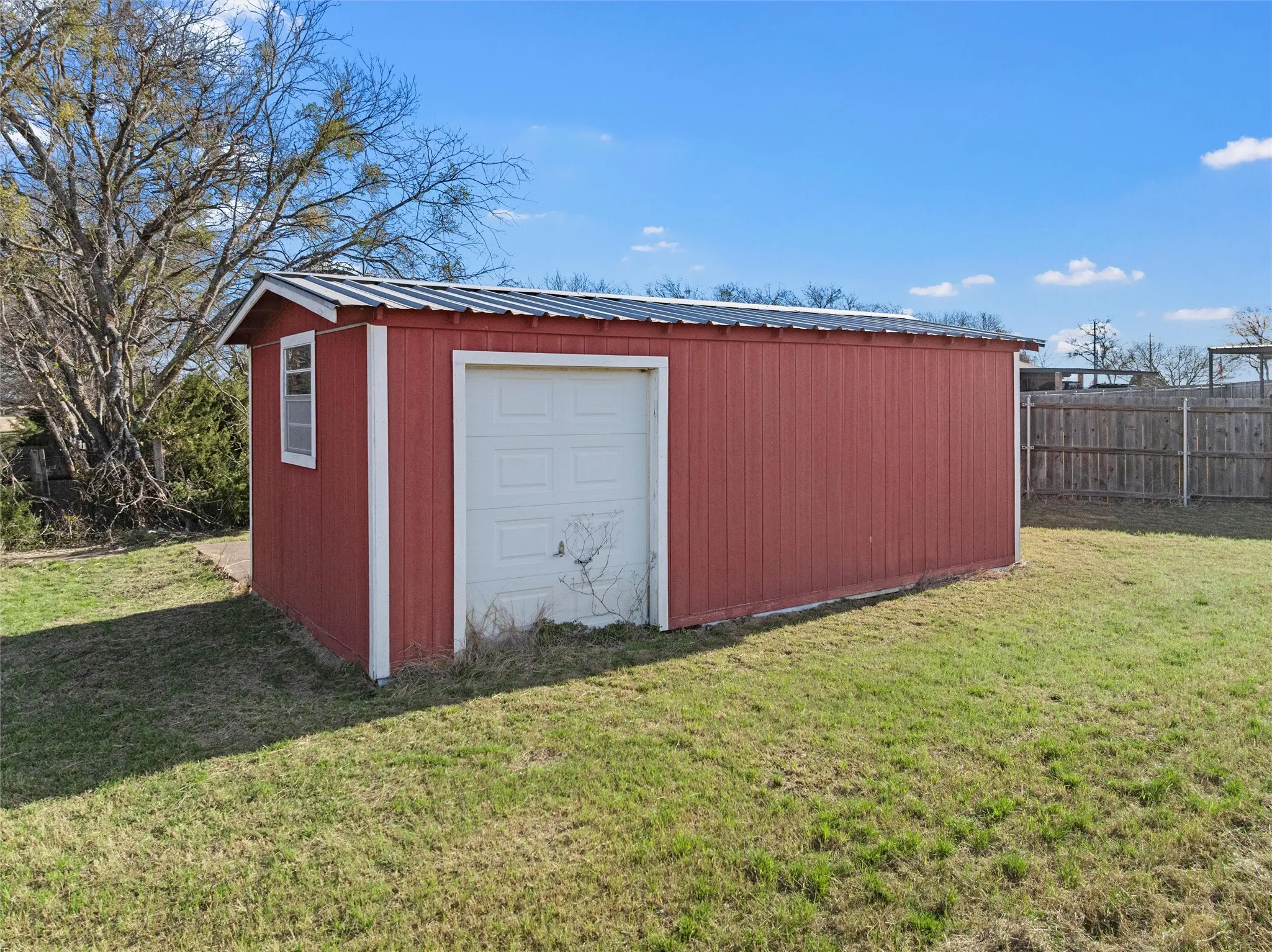 Single Family Residence For Sale in Mc Lennan County , 398 Bluebonnett Lane, Lorena, Texas 76655, 4 Bedroom, 2 Bathroom, 1 Garage spaces, 2,340 Sqft, built in 1981, mls#21153850, Real Estate Agent in Lorena, Homes For Sale in Mc Lennan county, Homes For Sale in Lorena, Realtor in Lorena Texas, Real Estate Brokerage Independent Realty Texas, Luminita Cordes Realtor