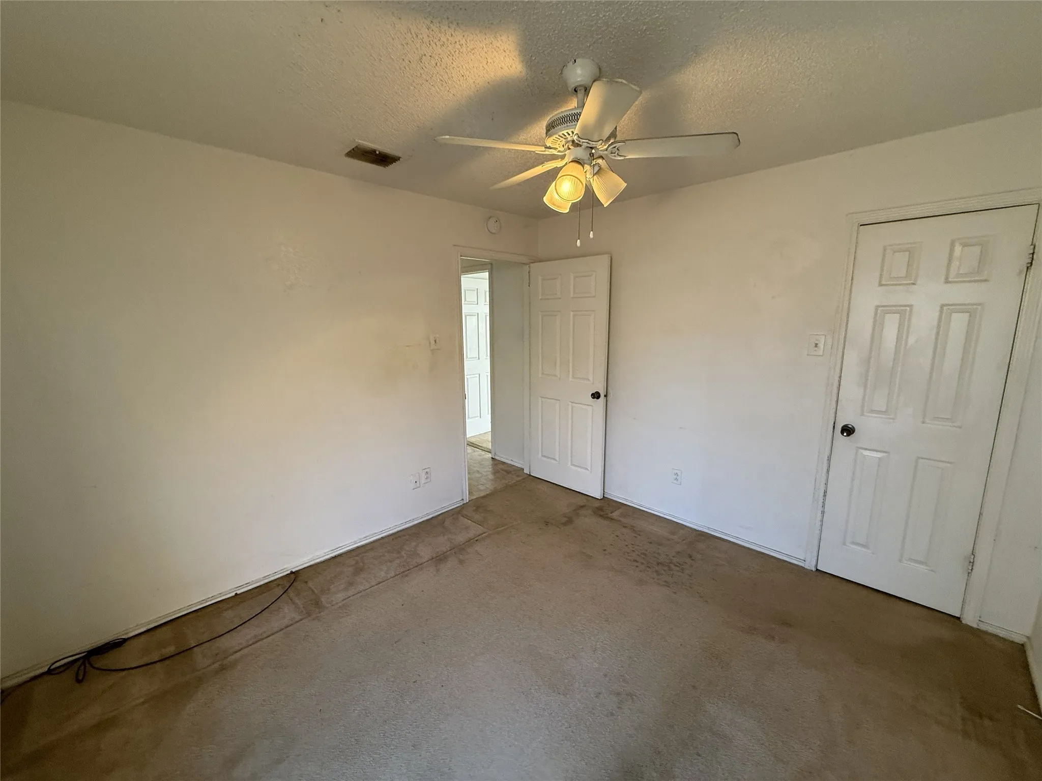 Single Family Residence For Sale in Dallas County , 1636 Lemonwood Circle, Mesquite, Texas 75149, 3 Bedroom, 2 Bathroom, 2 Garage spaces, 1,353 Sqft, built in 1982, Preowned, mls#21153881, Real Estate Agent in Mesquite, Homes For Sale in Dallas county, Homes For Sale in Mesquite, Realtor in Mesquite Texas, Real Estate Brokerage Independent Realty Texas, Luminita Cordes Realtor