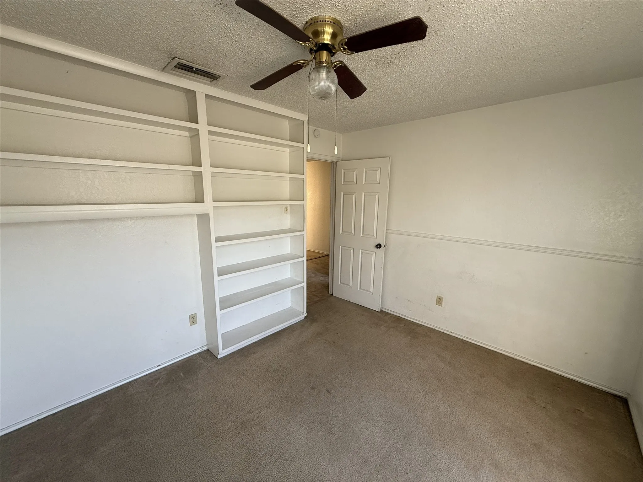 Single Family Residence For Sale in Dallas County , 1636 Lemonwood Circle, Mesquite, Texas 75149, 3 Bedroom, 2 Bathroom, 2 Garage spaces, 1,353 Sqft, built in 1982, Preowned, mls#21153881, Real Estate Agent in Mesquite, Homes For Sale in Dallas county, Homes For Sale in Mesquite, Realtor in Mesquite Texas, Real Estate Brokerage Independent Realty Texas, Luminita Cordes Realtor