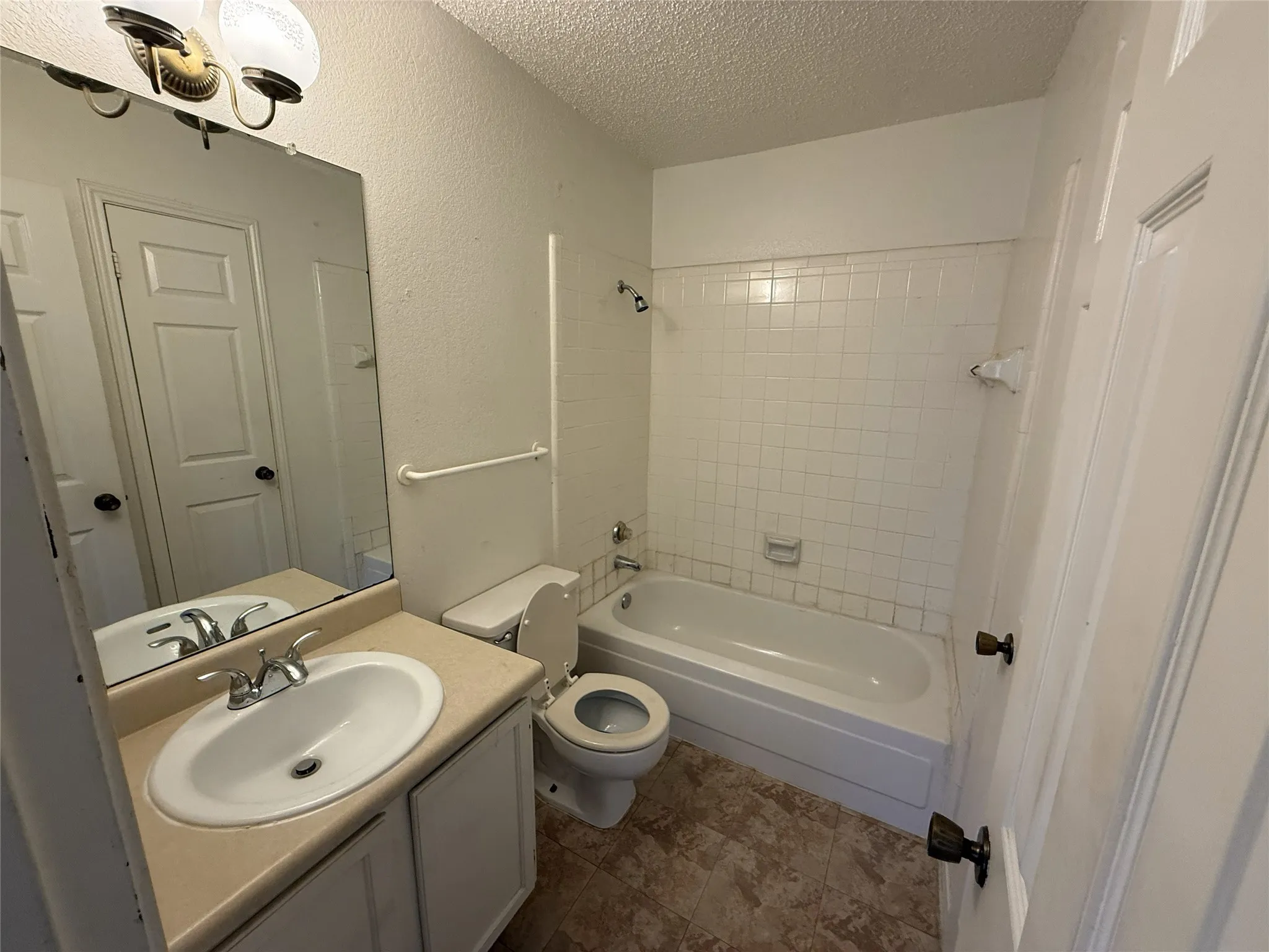 Single Family Residence For Sale in Dallas County , 1636 Lemonwood Circle, Mesquite, Texas 75149, 3 Bedroom, 2 Bathroom, 2 Garage spaces, 1,353 Sqft, built in 1982, Preowned, mls#21153881, Real Estate Agent in Mesquite, Homes For Sale in Dallas county, Homes For Sale in Mesquite, Realtor in Mesquite Texas, Real Estate Brokerage Independent Realty Texas, Luminita Cordes Realtor