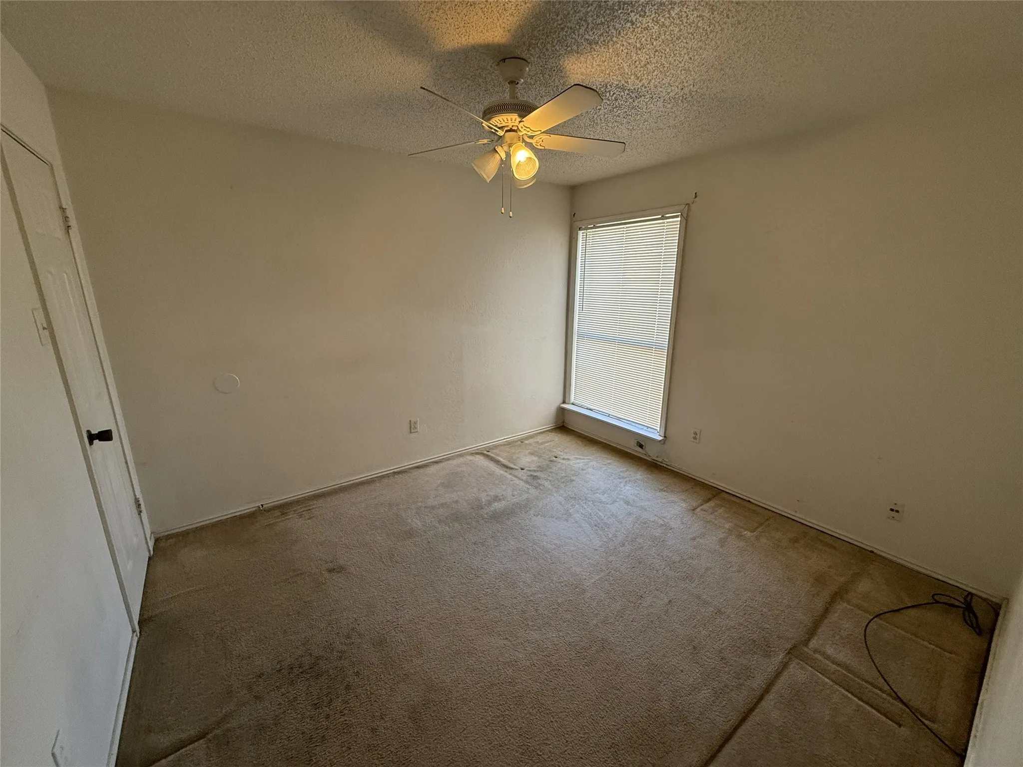 Single Family Residence For Sale in Dallas County , 1636 Lemonwood Circle, Mesquite, Texas 75149, 3 Bedroom, 2 Bathroom, 2 Garage spaces, 1,353 Sqft, built in 1982, Preowned, mls#21153881, Real Estate Agent in Mesquite, Homes For Sale in Dallas county, Homes For Sale in Mesquite, Realtor in Mesquite Texas, Real Estate Brokerage Independent Realty Texas, Luminita Cordes Realtor