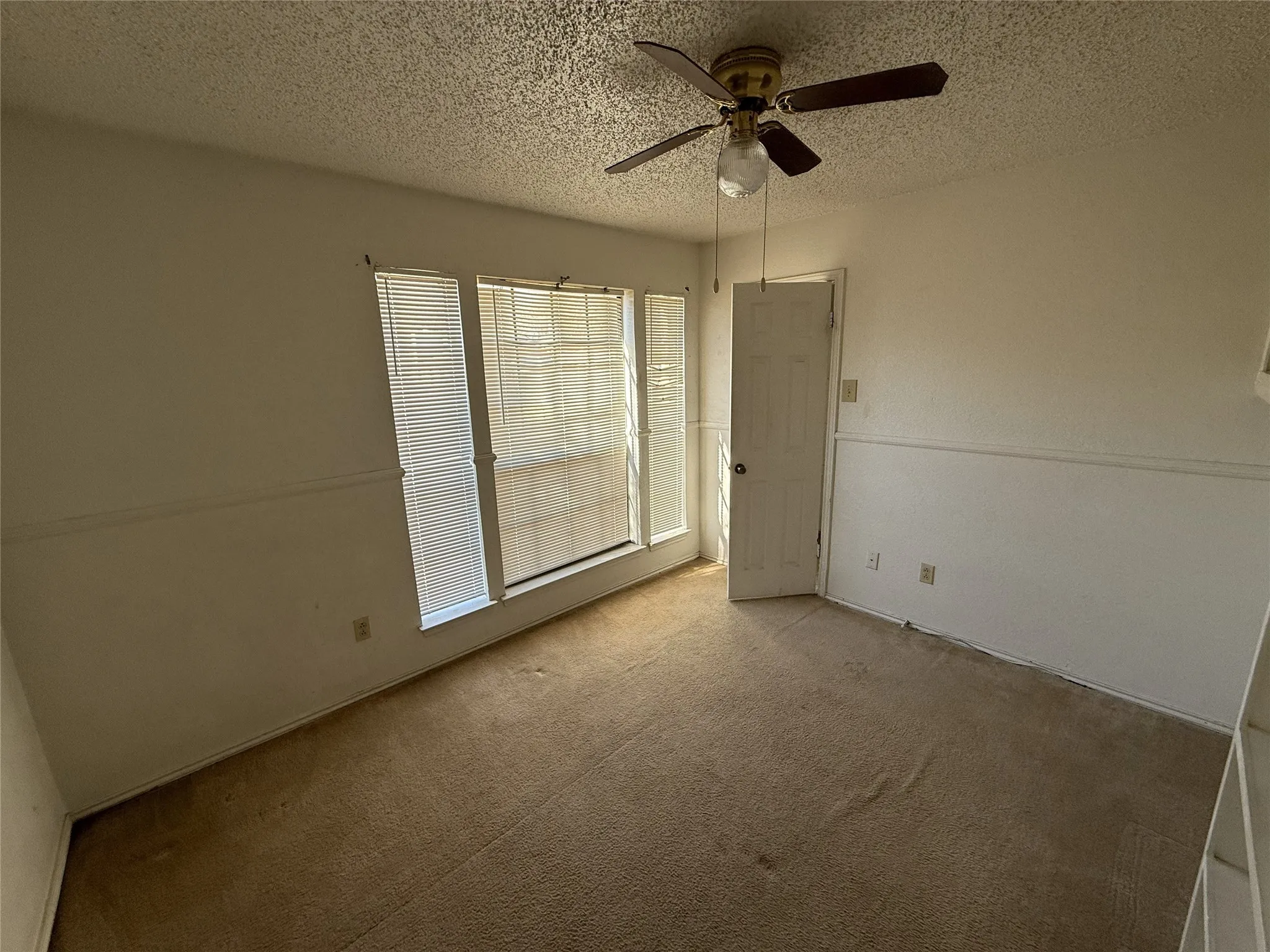 Single Family Residence For Sale in Dallas County , 1636 Lemonwood Circle, Mesquite, Texas 75149, 3 Bedroom, 2 Bathroom, 2 Garage spaces, 1,353 Sqft, built in 1982, Preowned, mls#21153881, Real Estate Agent in Mesquite, Homes For Sale in Dallas county, Homes For Sale in Mesquite, Realtor in Mesquite Texas, Real Estate Brokerage Independent Realty Texas, Luminita Cordes Realtor