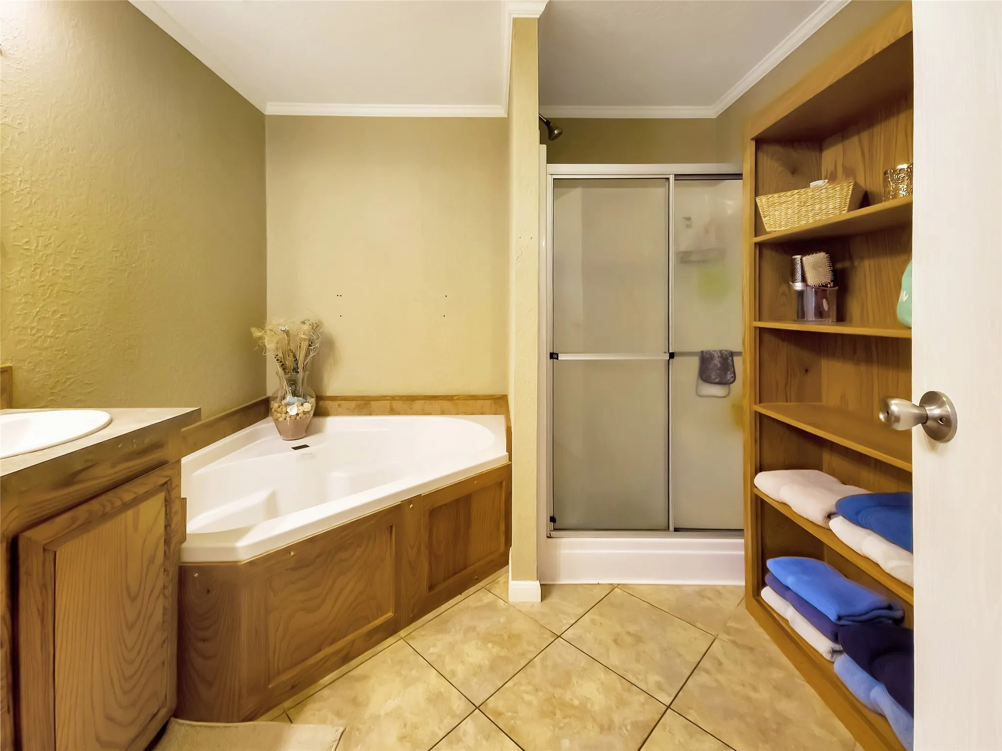 Mobile Home For Sale in Knox County , 210 N Avenue B, Knox City, Texas 79529, 3 Bedrooms, 2 Bathrooms, Garage spaces, 1,456 Sqft, built in 2013, Preowned, Price $145,000, mls#21145112, Real Estate Agent in Knox City, Homes For Sale in Knox county, Homes For Sale in Knox City, Realtor in Knox City Texas, Real Estate Brokerage Independent Realty Texas, Luminita Cordes Realtor