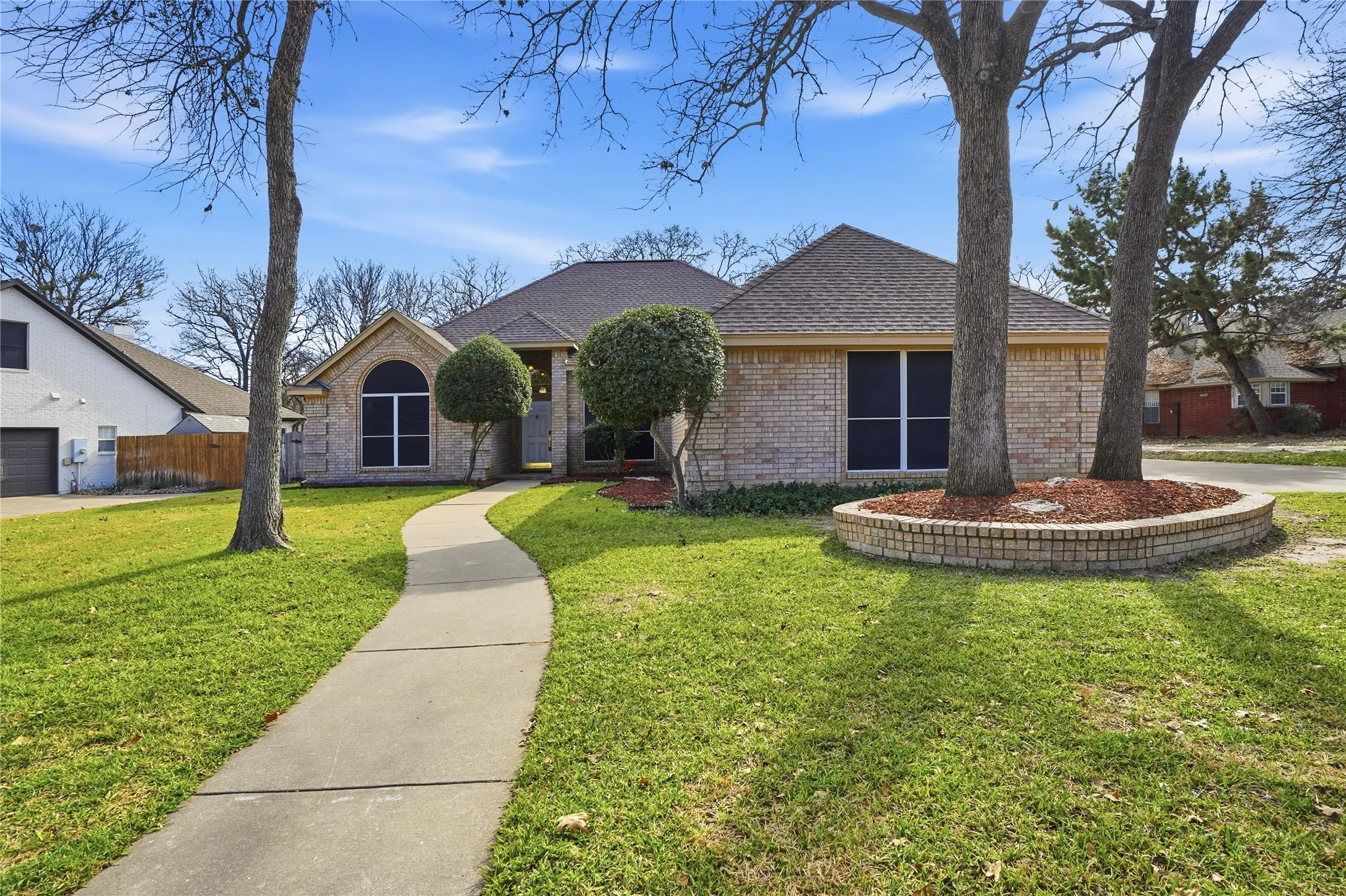 Single Family Residence For Sale in Tarrant County , 1312 Crows Nest Court, Azle, Texas 76020, 4 Bedroom, 3 Bathroom, 3 Garage spaces, 2,078 Sqft, built in 1996, Preowned, mls#21152845, Real Estate Agent in Azle, Homes For Sale in Tarrant county, Homes For Sale in Azle, Realtor in Azle Texas, Real Estate Brokerage Independent Realty Texas, Luminita Cordes Realtor