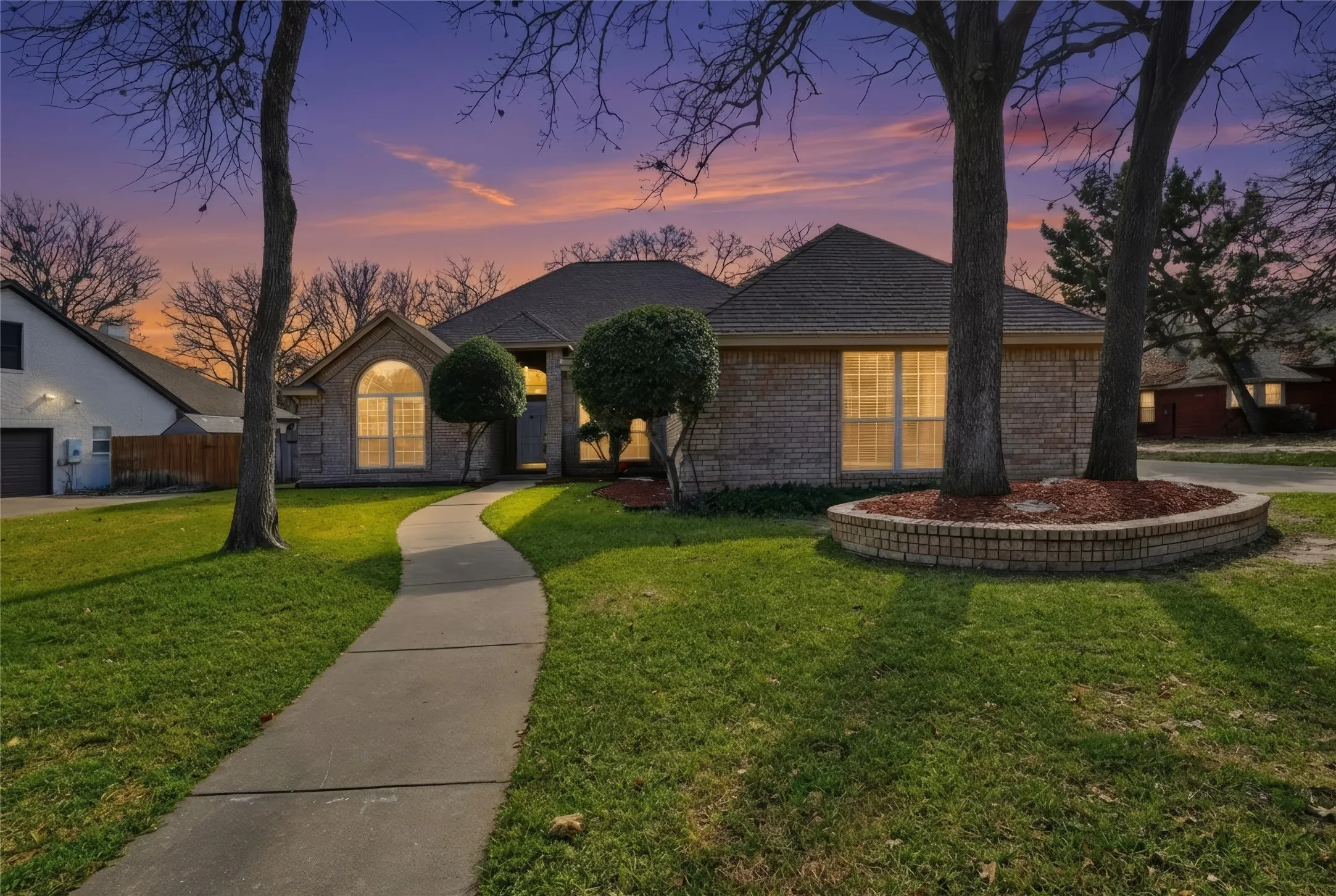 Single Family Residence For Sale in Tarrant County , 1312 Crows Nest Court, Azle, Texas 76020, 4 Bedroom, 3 Bathroom, 3 Garage spaces, 2,078 Sqft, built in 1996, Preowned, mls#21152845, Real Estate Agent in Azle, Homes For Sale in Tarrant county, Homes For Sale in Azle, Realtor in Azle Texas, Real Estate Brokerage Independent Realty Texas, Luminita Cordes Realtor