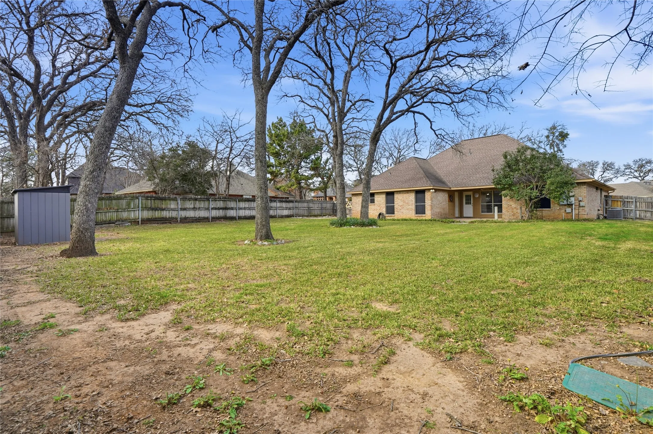 Single Family Residence For Sale in Tarrant County , 1312 Crows Nest Court, Azle, Texas 76020, 4 Bedroom, 3 Bathroom, 3 Garage spaces, 2,078 Sqft, built in 1996, Preowned, mls#21152845, Real Estate Agent in Azle, Homes For Sale in Tarrant county, Homes For Sale in Azle, Realtor in Azle Texas, Real Estate Brokerage Independent Realty Texas, Luminita Cordes Realtor