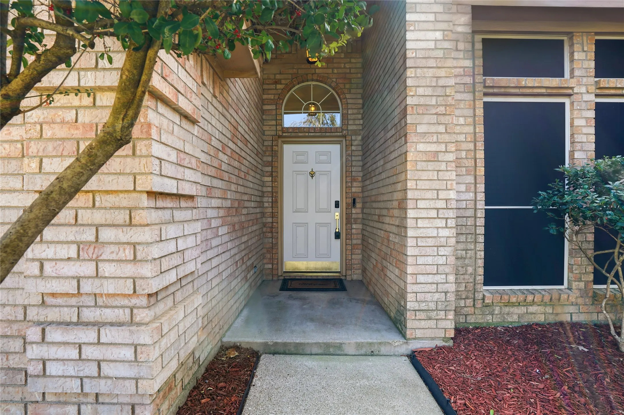 Single Family Residence For Sale in Tarrant County , 1312 Crows Nest Court, Azle, Texas 76020, 4 Bedroom, 3 Bathroom, 3 Garage spaces, 2,078 Sqft, built in 1996, Preowned, mls#21152845, Real Estate Agent in Azle, Homes For Sale in Tarrant county, Homes For Sale in Azle, Realtor in Azle Texas, Real Estate Brokerage Independent Realty Texas, Luminita Cordes Realtor