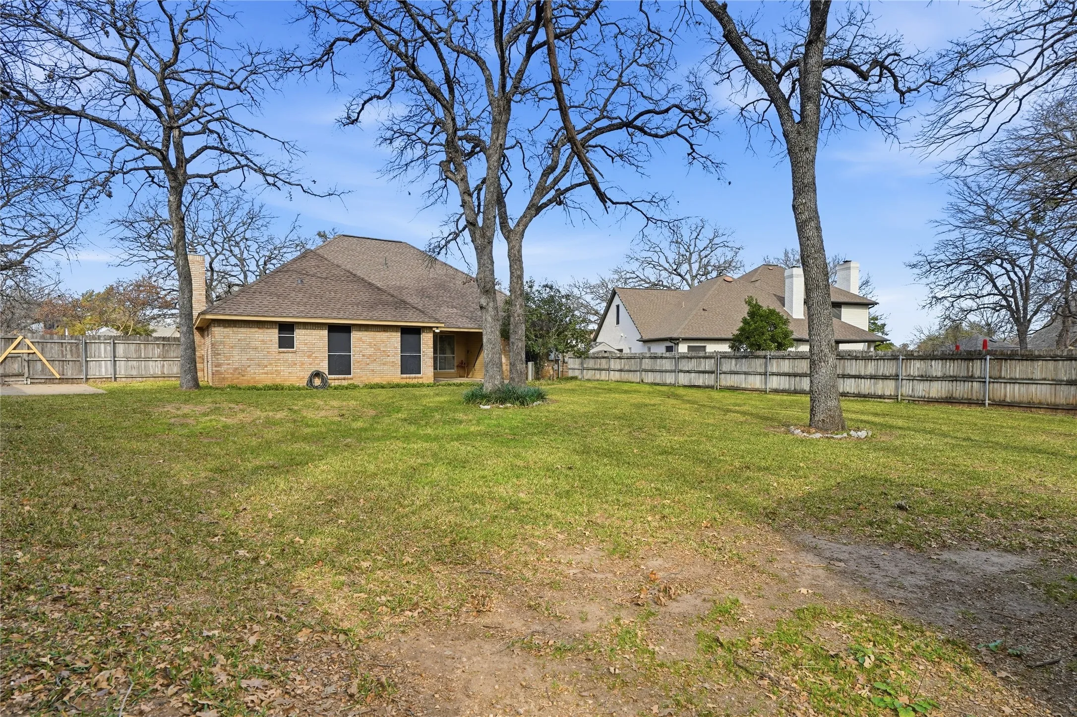 Single Family Residence For Sale in Tarrant County , 1312 Crows Nest Court, Azle, Texas 76020, 4 Bedroom, 3 Bathroom, 3 Garage spaces, 2,078 Sqft, built in 1996, Preowned, mls#21152845, Real Estate Agent in Azle, Homes For Sale in Tarrant county, Homes For Sale in Azle, Realtor in Azle Texas, Real Estate Brokerage Independent Realty Texas, Luminita Cordes Realtor