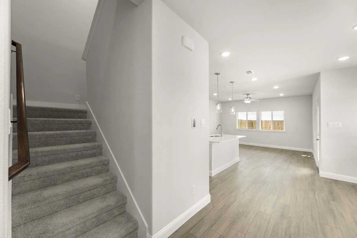 02-451-sweet-spring-lavon-tx-entry-stairs