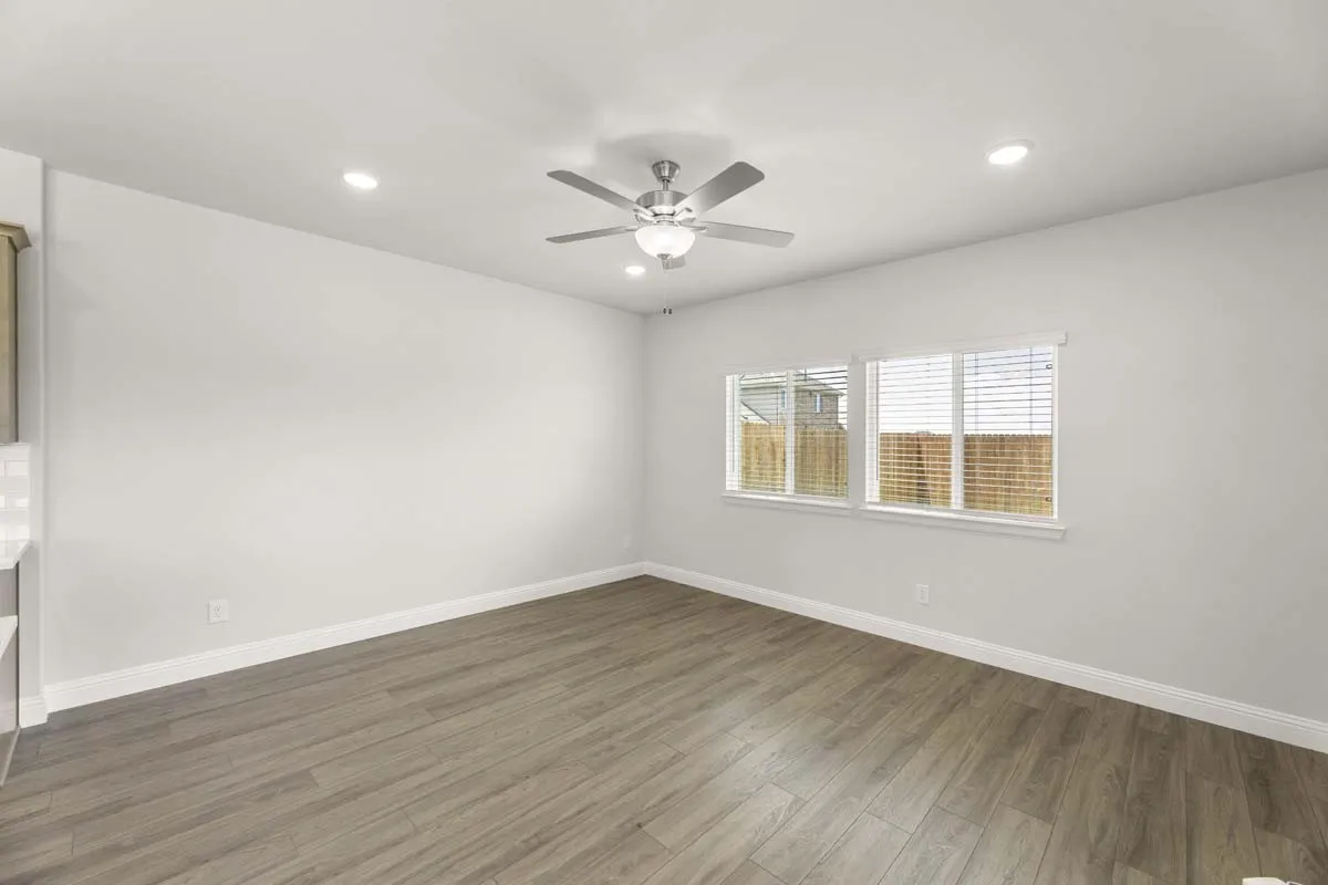 06-451-sweet-spring-lavon-tx-living-room-alt