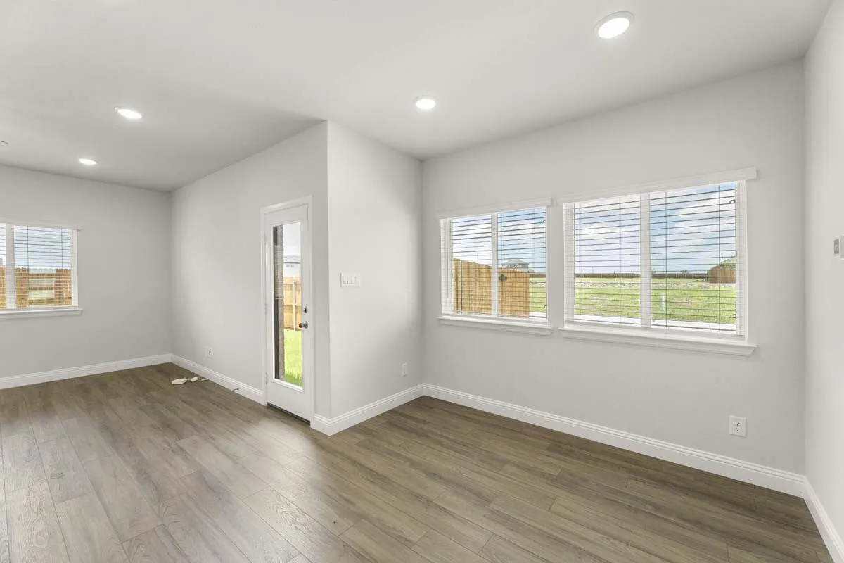 11-451-sweet-spring-lavon-tx-living-dining