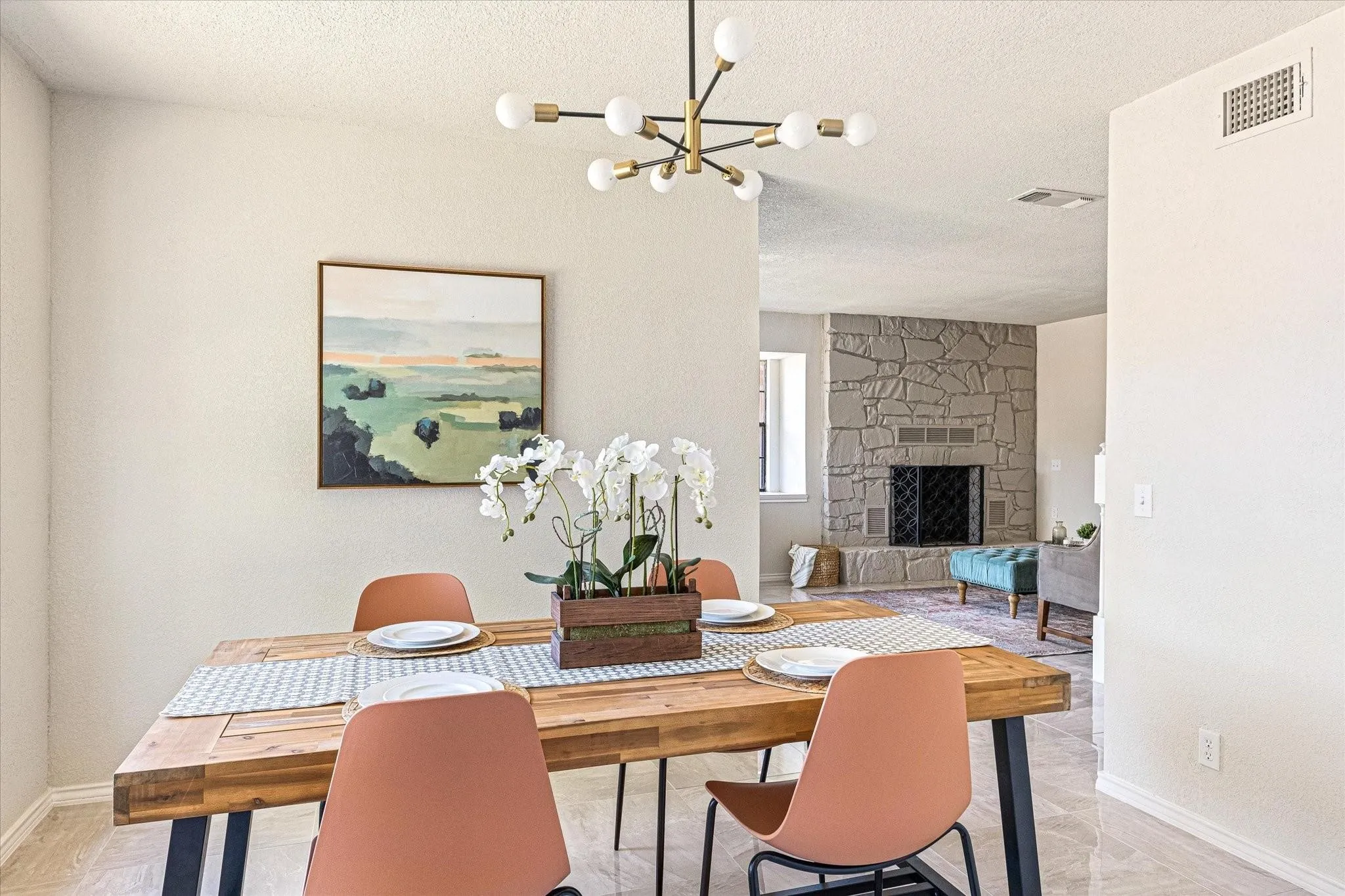 Single Family Residence For Sale in Hood County , 5012 Santa Elena Court, Granbury, Texas 76049, 3 Bedroom, 3 Bathroom, Garage spaces, 2,226 Sqft, built in 1977, Preowned, mls#21153118, Real Estate Agent in Granbury, Homes For Sale in Hood county, Homes For Sale in Granbury, Realtor in Granbury Texas, Real Estate Brokerage Independent Realty Texas, Luminita Cordes Realtor