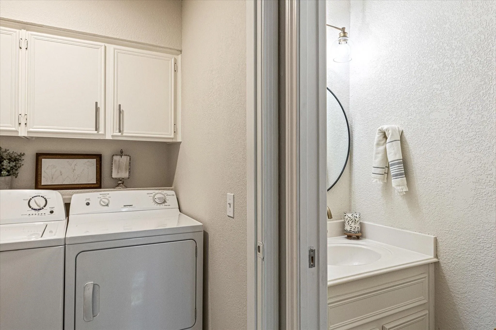 Single Family Residence For Sale in Hood County , 5012 Santa Elena Court, Granbury, Texas 76049, 3 Bedroom, 3 Bathroom, Garage spaces, 2,226 Sqft, built in 1977, Preowned, mls#21153118, Real Estate Agent in Granbury, Homes For Sale in Hood county, Homes For Sale in Granbury, Realtor in Granbury Texas, Real Estate Brokerage Independent Realty Texas, Luminita Cordes Realtor