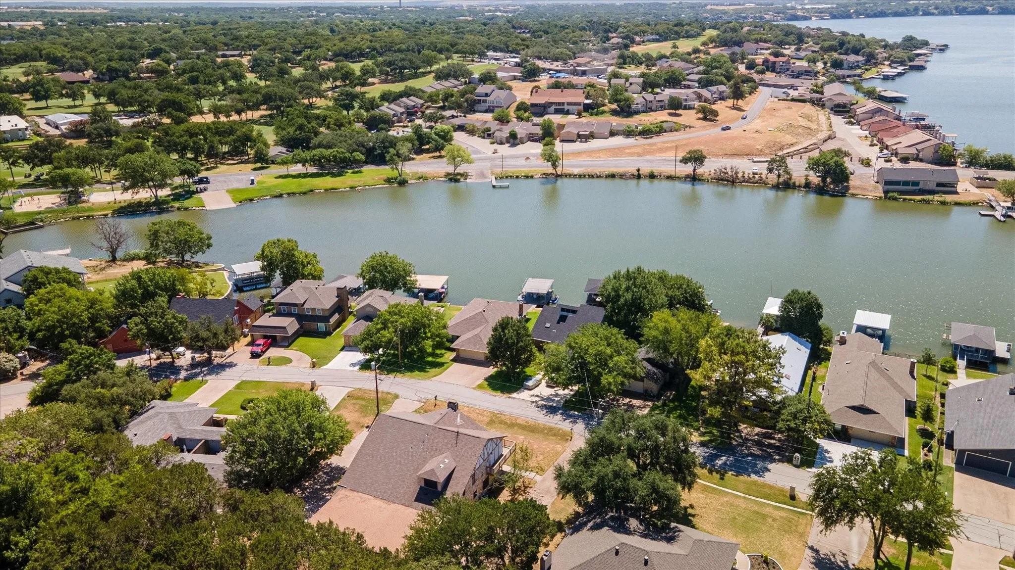 Single Family Residence For Sale in Hood County , 5012 Santa Elena Court, Granbury, Texas 76049, 3 Bedroom, 3 Bathroom, Garage spaces, 2,226 Sqft, built in 1977, Preowned, mls#21153118, Real Estate Agent in Granbury, Homes For Sale in Hood county, Homes For Sale in Granbury, Realtor in Granbury Texas, Real Estate Brokerage Independent Realty Texas, Luminita Cordes Realtor