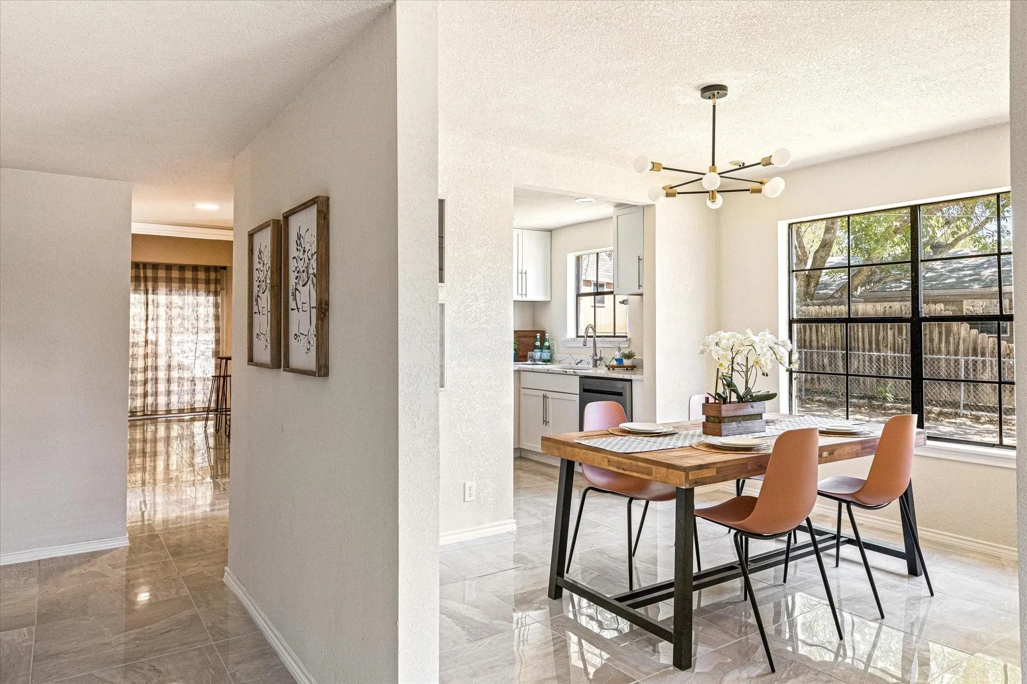 Single Family Residence For Sale in Hood County , 5012 Santa Elena Court, Granbury, Texas 76049, 3 Bedroom, 3 Bathroom, Garage spaces, 2,226 Sqft, built in 1977, Preowned, mls#21153118, Real Estate Agent in Granbury, Homes For Sale in Hood county, Homes For Sale in Granbury, Realtor in Granbury Texas, Real Estate Brokerage Independent Realty Texas, Luminita Cordes Realtor