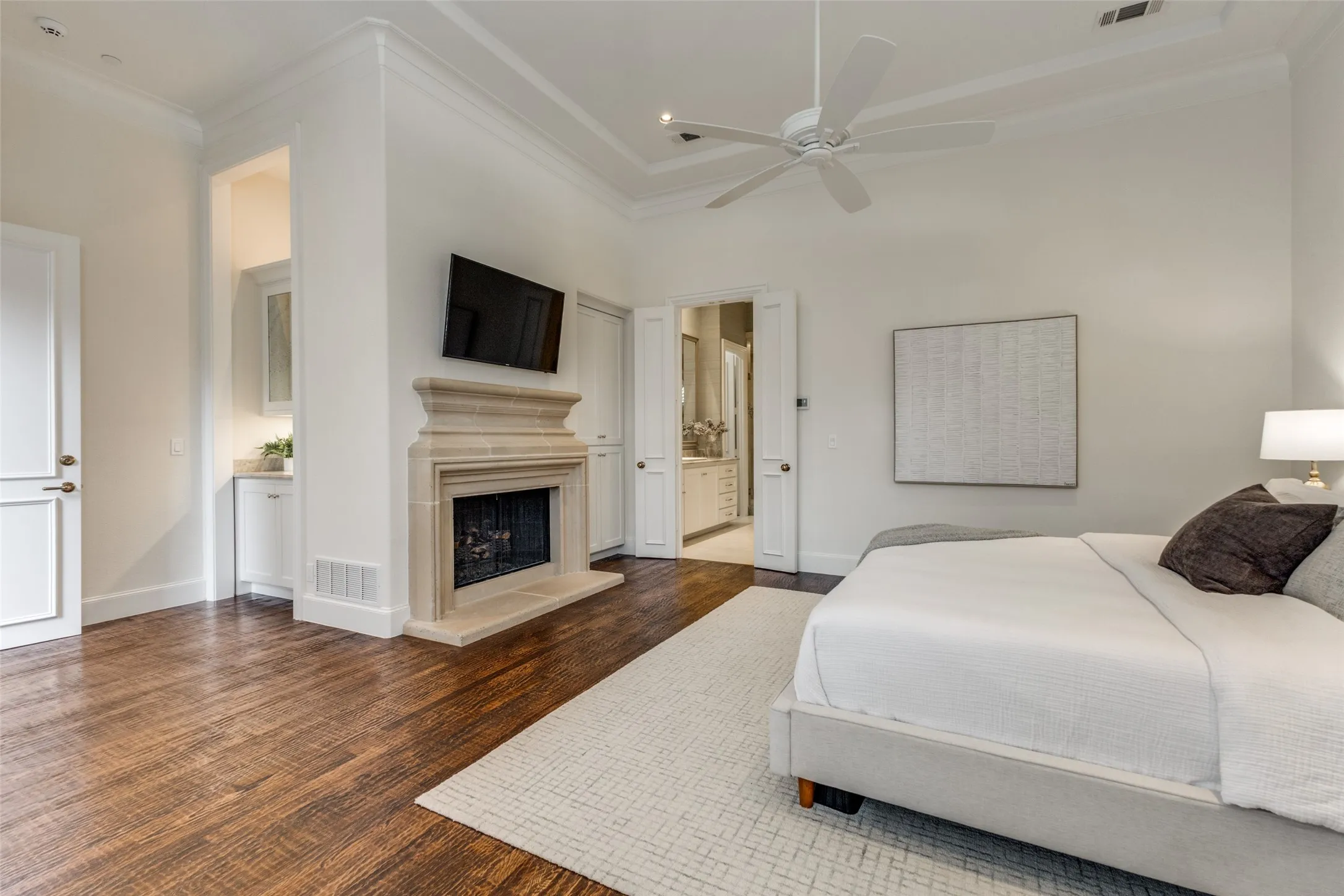 Single Family Residence For Sale in Dallas County , 14828 Bellbrook Drive, Addison, Texas 75254, 3 Bedroom, 5 Bathroom, 3 Garage spaces, 5,186 Sqft, built in 1995, Preowned, mls#21146996, Real Estate Agent in Addison, Homes For Sale in Dallas county, Homes For Sale in Addison, Realtor in Addison Texas, Real Estate Brokerage Independent Realty Texas, Luminita Cordes Realtor