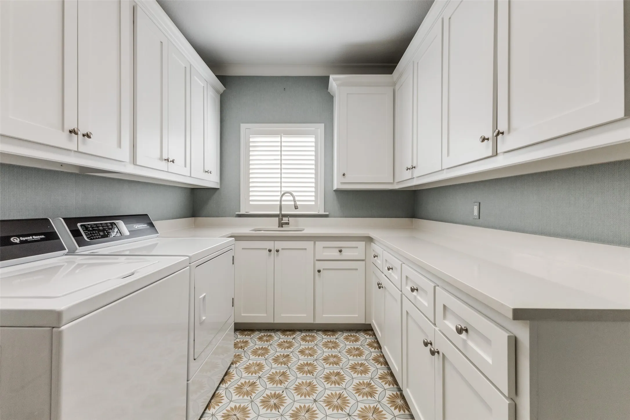 Single Family Residence For Sale in Dallas County , 14828 Bellbrook Drive, Addison, Texas 75254, 3 Bedroom, 5 Bathroom, 3 Garage spaces, 5,186 Sqft, built in 1995, Preowned, mls#21146996, Real Estate Agent in Addison, Homes For Sale in Dallas county, Homes For Sale in Addison, Realtor in Addison Texas, Real Estate Brokerage Independent Realty Texas, Luminita Cordes Realtor