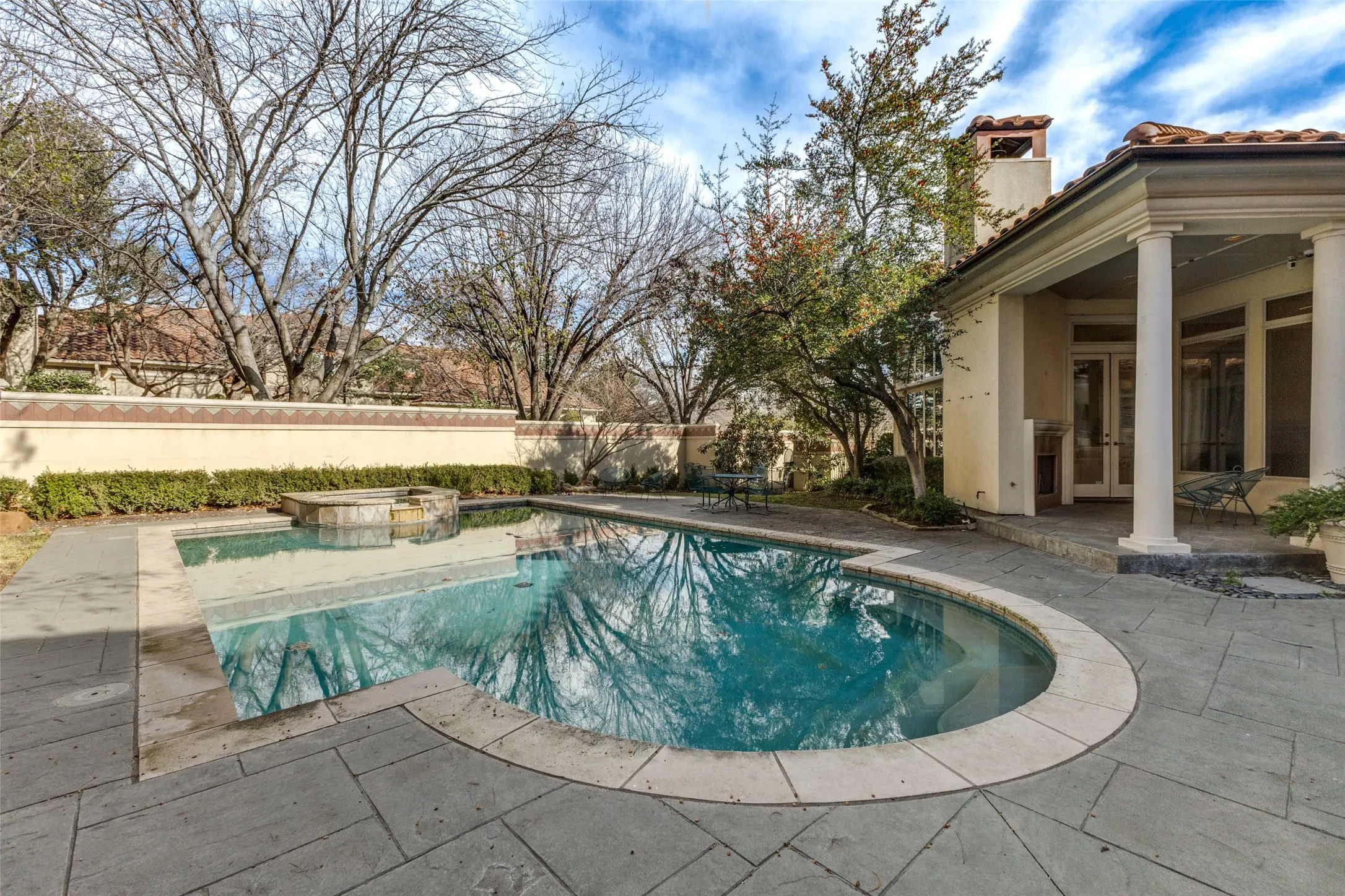 Single Family Residence For Sale in Dallas County , 14828 Bellbrook Drive, Addison, Texas 75254, 3 Bedroom, 5 Bathroom, 3 Garage spaces, 5,186 Sqft, built in 1995, Preowned, mls#21146996, Real Estate Agent in Addison, Homes For Sale in Dallas county, Homes For Sale in Addison, Realtor in Addison Texas, Real Estate Brokerage Independent Realty Texas, Luminita Cordes Realtor