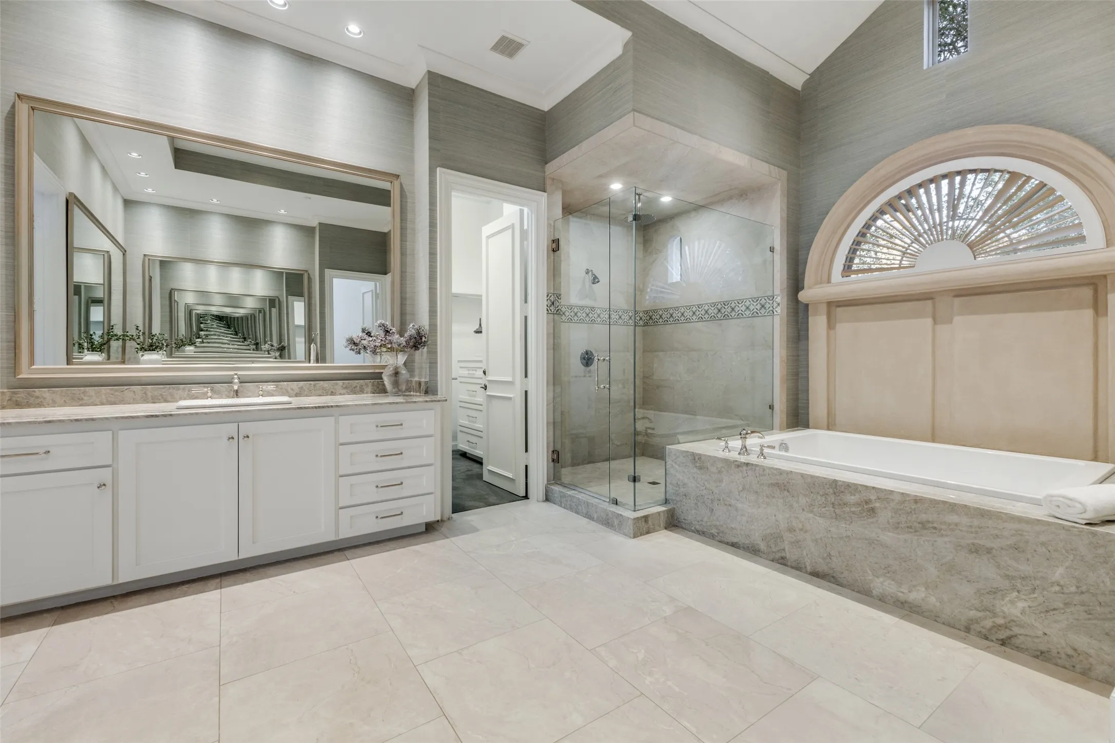 Single Family Residence For Sale in Dallas County , 14828 Bellbrook Drive, Addison, Texas 75254, 3 Bedroom, 5 Bathroom, 3 Garage spaces, 5,186 Sqft, built in 1995, Preowned, mls#21146996, Real Estate Agent in Addison, Homes For Sale in Dallas county, Homes For Sale in Addison, Realtor in Addison Texas, Real Estate Brokerage Independent Realty Texas, Luminita Cordes Realtor