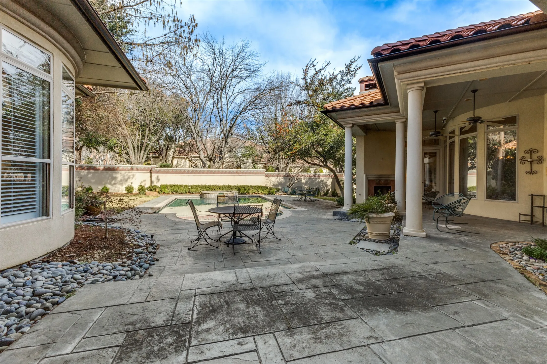 Single Family Residence For Sale in Dallas County , 14828 Bellbrook Drive, Addison, Texas 75254, 3 Bedroom, 5 Bathroom, 3 Garage spaces, 5,186 Sqft, built in 1995, Preowned, mls#21146996, Real Estate Agent in Addison, Homes For Sale in Dallas county, Homes For Sale in Addison, Realtor in Addison Texas, Real Estate Brokerage Independent Realty Texas, Luminita Cordes Realtor