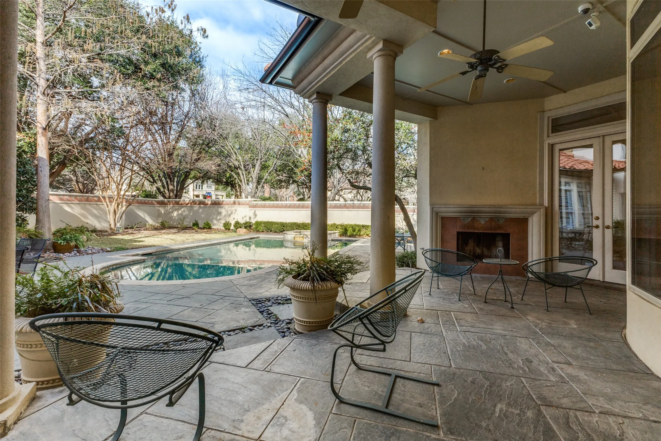 Single Family Residence For Sale in Dallas County , 14828 Bellbrook Drive, Addison, Texas 75254, 3 Bedroom, 5 Bathroom, 3 Garage spaces, 5,186 Sqft, built in 1995, Preowned, mls#21146996, Real Estate Agent in Addison, Homes For Sale in Dallas county, Homes For Sale in Addison, Realtor in Addison Texas, Real Estate Brokerage Independent Realty Texas, Luminita Cordes Realtor