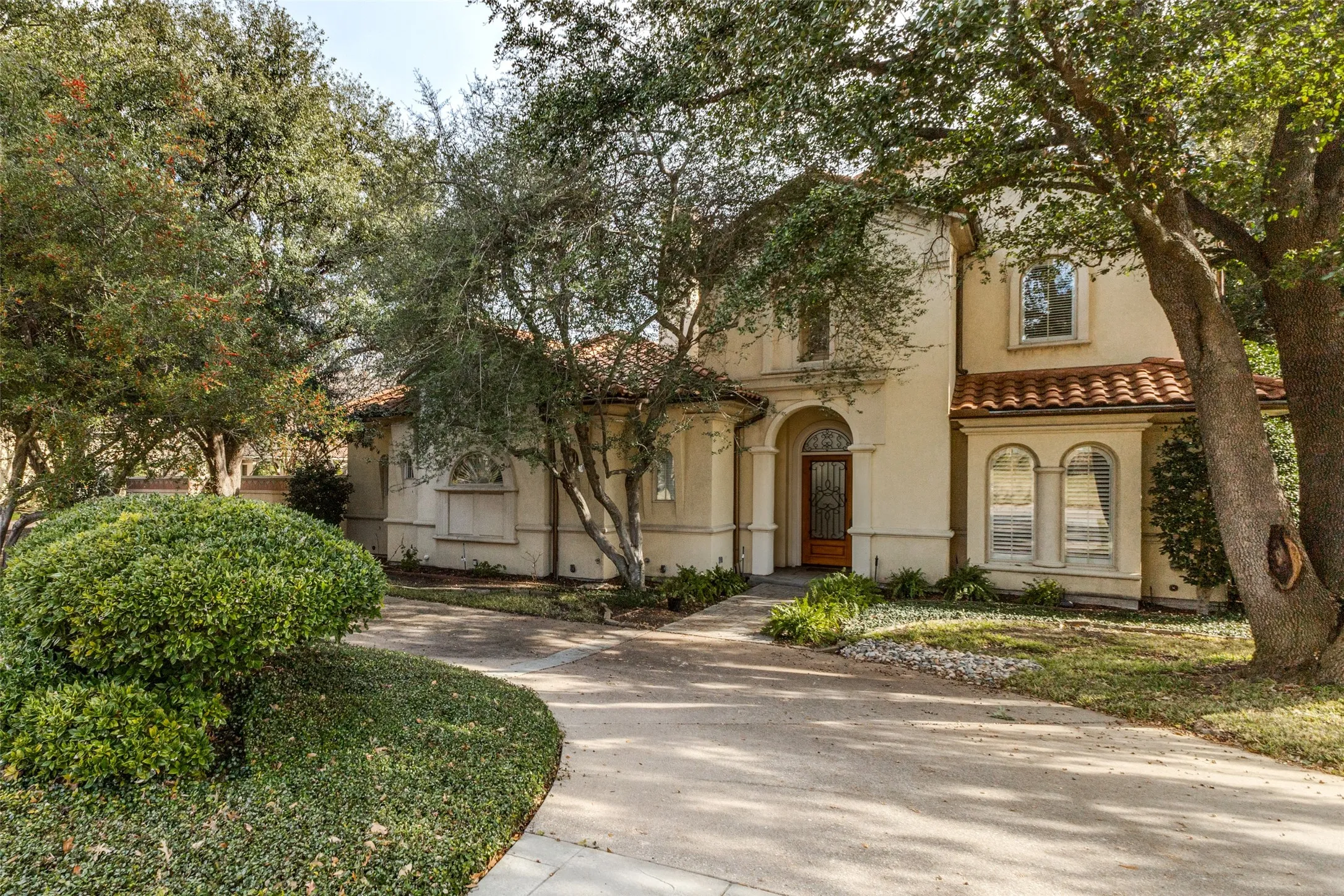 Single Family Residence For Sale in Dallas County , 14828 Bellbrook Drive, Addison, Texas 75254, 3 Bedroom, 5 Bathroom, 3 Garage spaces, 5,186 Sqft, built in 1995, Preowned, mls#21146996, Real Estate Agent in Addison, Homes For Sale in Dallas county, Homes For Sale in Addison, Realtor in Addison Texas, Real Estate Brokerage Independent Realty Texas, Luminita Cordes Realtor