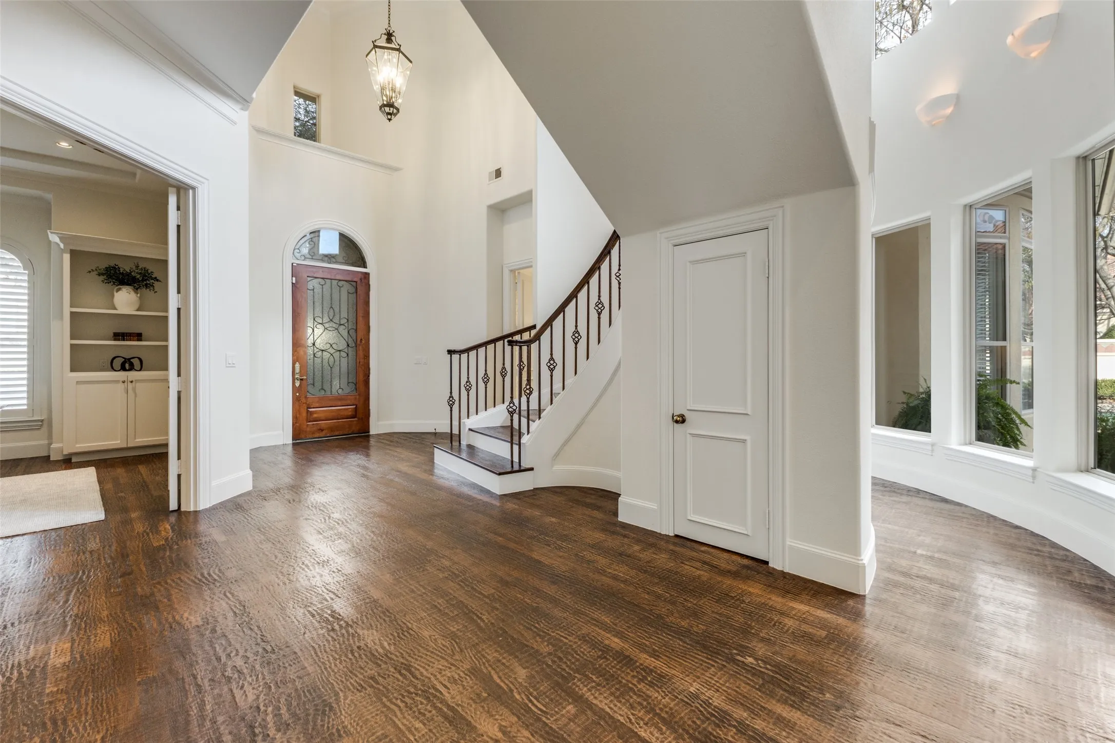 Single Family Residence For Sale in Dallas County , 14828 Bellbrook Drive, Addison, Texas 75254, 3 Bedroom, 5 Bathroom, 3 Garage spaces, 5,186 Sqft, built in 1995, Preowned, mls#21146996, Real Estate Agent in Addison, Homes For Sale in Dallas county, Homes For Sale in Addison, Realtor in Addison Texas, Real Estate Brokerage Independent Realty Texas, Luminita Cordes Realtor