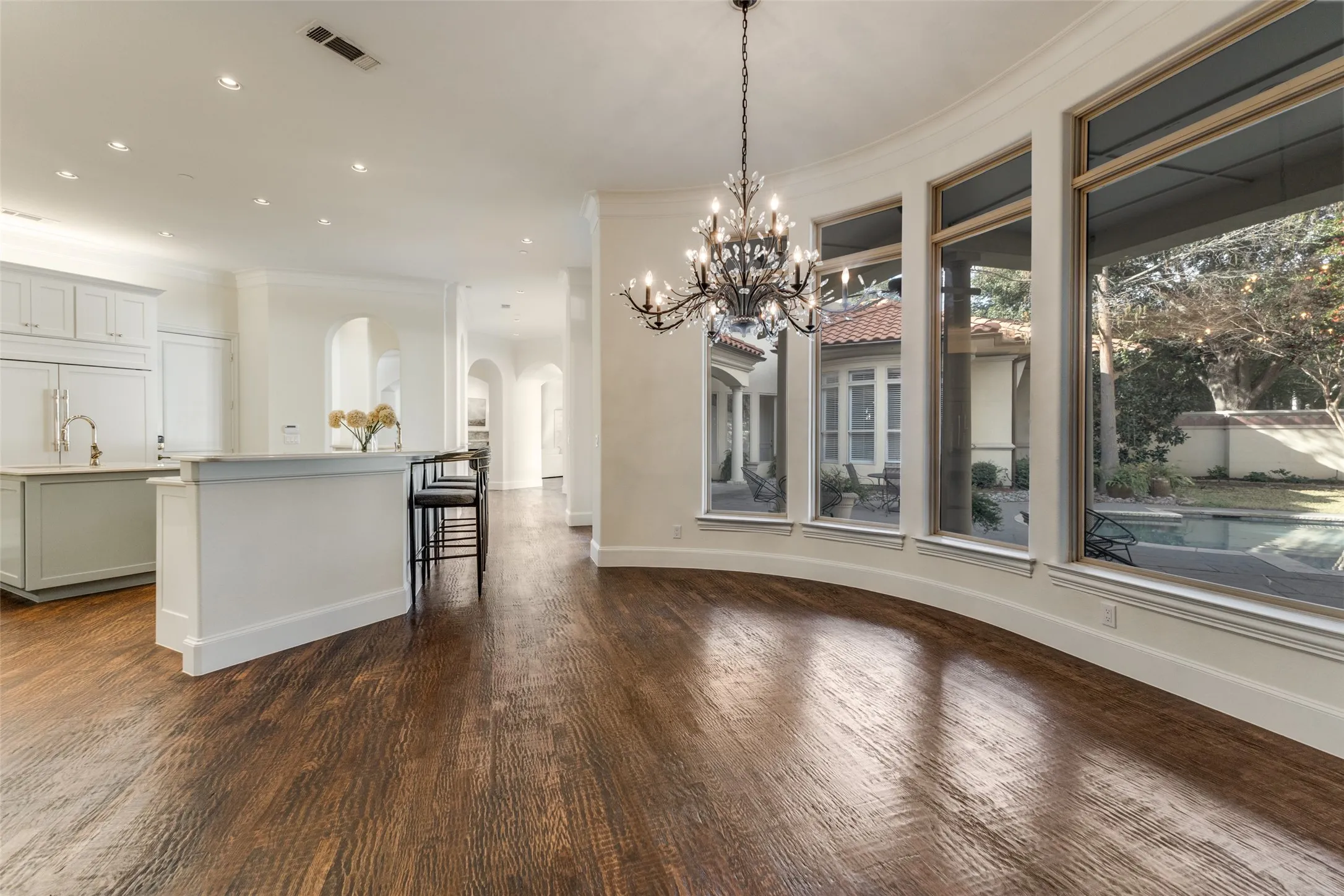 Single Family Residence For Sale in Dallas County , 14828 Bellbrook Drive, Addison, Texas 75254, 3 Bedroom, 5 Bathroom, 3 Garage spaces, 5,186 Sqft, built in 1995, Preowned, mls#21146996, Real Estate Agent in Addison, Homes For Sale in Dallas county, Homes For Sale in Addison, Realtor in Addison Texas, Real Estate Brokerage Independent Realty Texas, Luminita Cordes Realtor