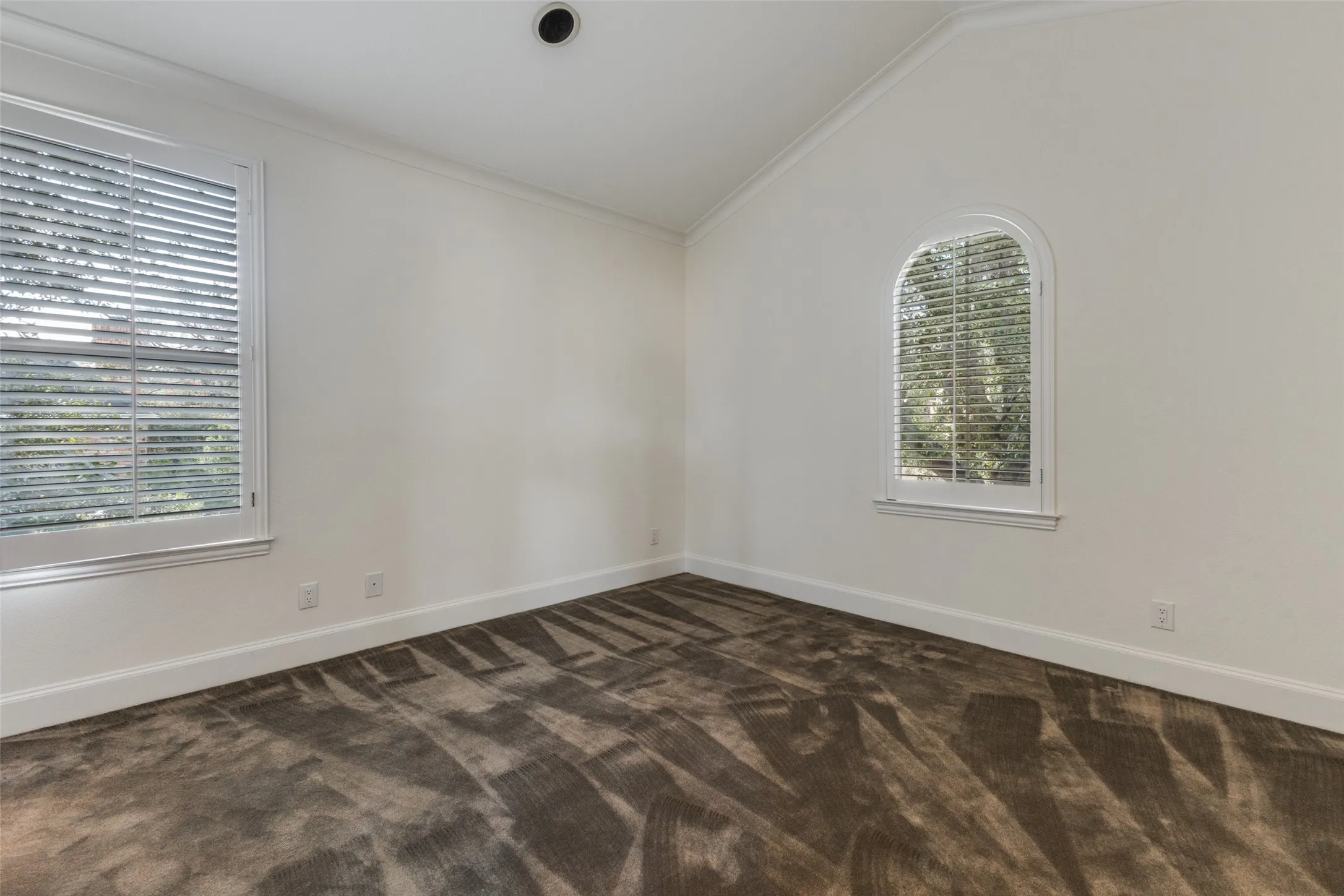 Single Family Residence For Sale in Dallas County , 14828 Bellbrook Drive, Addison, Texas 75254, 3 Bedroom, 5 Bathroom, 3 Garage spaces, 5,186 Sqft, built in 1995, Preowned, mls#21146996, Real Estate Agent in Addison, Homes For Sale in Dallas county, Homes For Sale in Addison, Realtor in Addison Texas, Real Estate Brokerage Independent Realty Texas, Luminita Cordes Realtor
