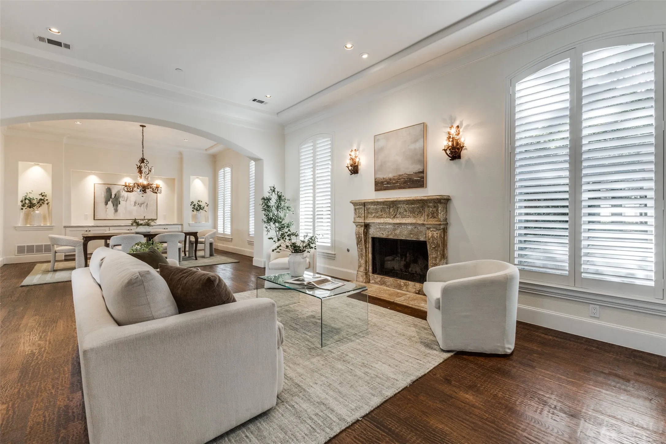 Single Family Residence For Sale in Dallas County , 14828 Bellbrook Drive, Addison, Texas 75254, 3 Bedroom, 5 Bathroom, 3 Garage spaces, 5,186 Sqft, built in 1995, Preowned, mls#21146996, Real Estate Agent in Addison, Homes For Sale in Dallas county, Homes For Sale in Addison, Realtor in Addison Texas, Real Estate Brokerage Independent Realty Texas, Luminita Cordes Realtor