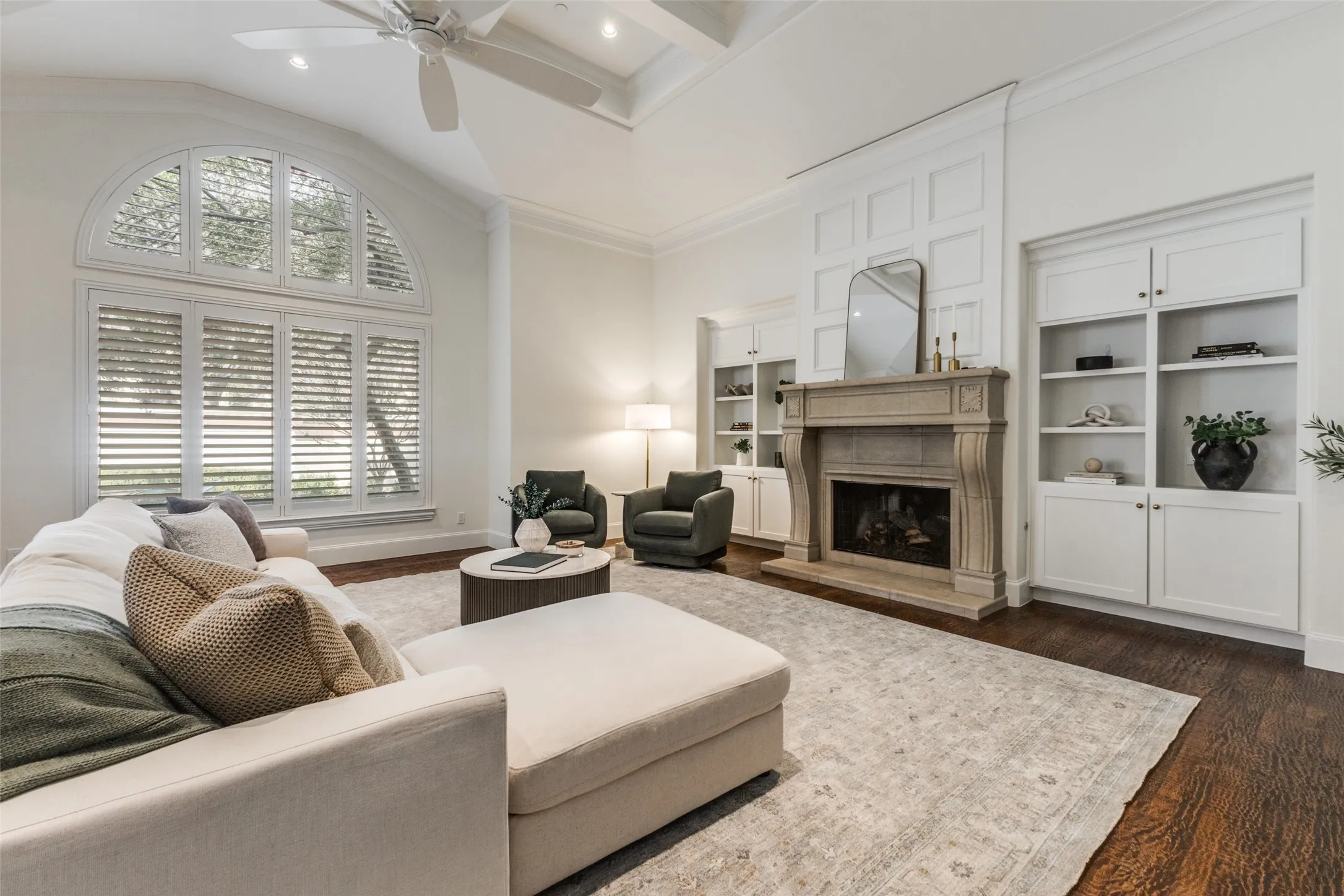 Single Family Residence For Sale in Dallas County , 14828 Bellbrook Drive, Addison, Texas 75254, 3 Bedroom, 5 Bathroom, 3 Garage spaces, 5,186 Sqft, built in 1995, Preowned, mls#21146996, Real Estate Agent in Addison, Homes For Sale in Dallas county, Homes For Sale in Addison, Realtor in Addison Texas, Real Estate Brokerage Independent Realty Texas, Luminita Cordes Realtor