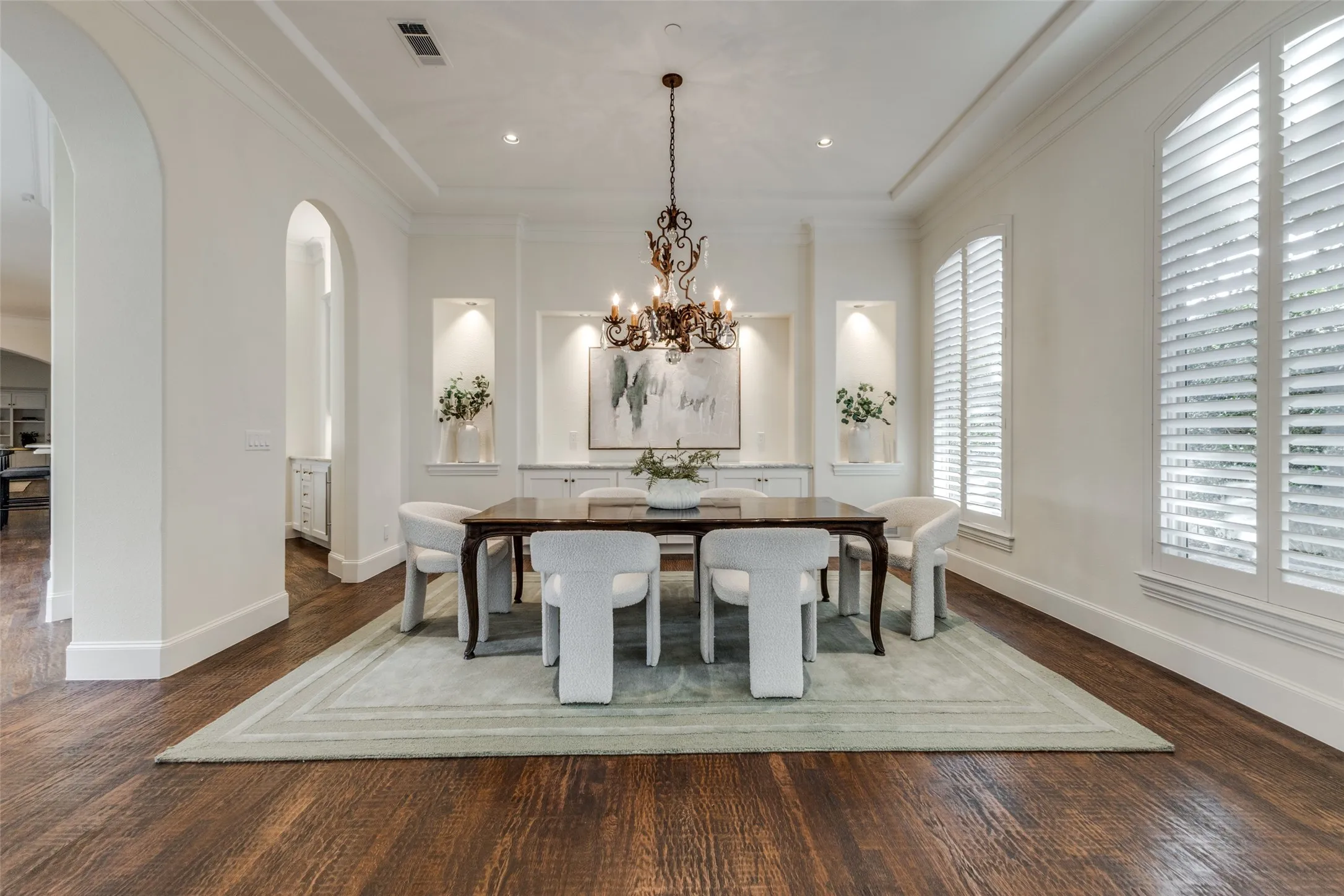 Single Family Residence For Sale in Dallas County , 14828 Bellbrook Drive, Addison, Texas 75254, 3 Bedroom, 5 Bathroom, 3 Garage spaces, 5,186 Sqft, built in 1995, Preowned, mls#21146996, Real Estate Agent in Addison, Homes For Sale in Dallas county, Homes For Sale in Addison, Realtor in Addison Texas, Real Estate Brokerage Independent Realty Texas, Luminita Cordes Realtor